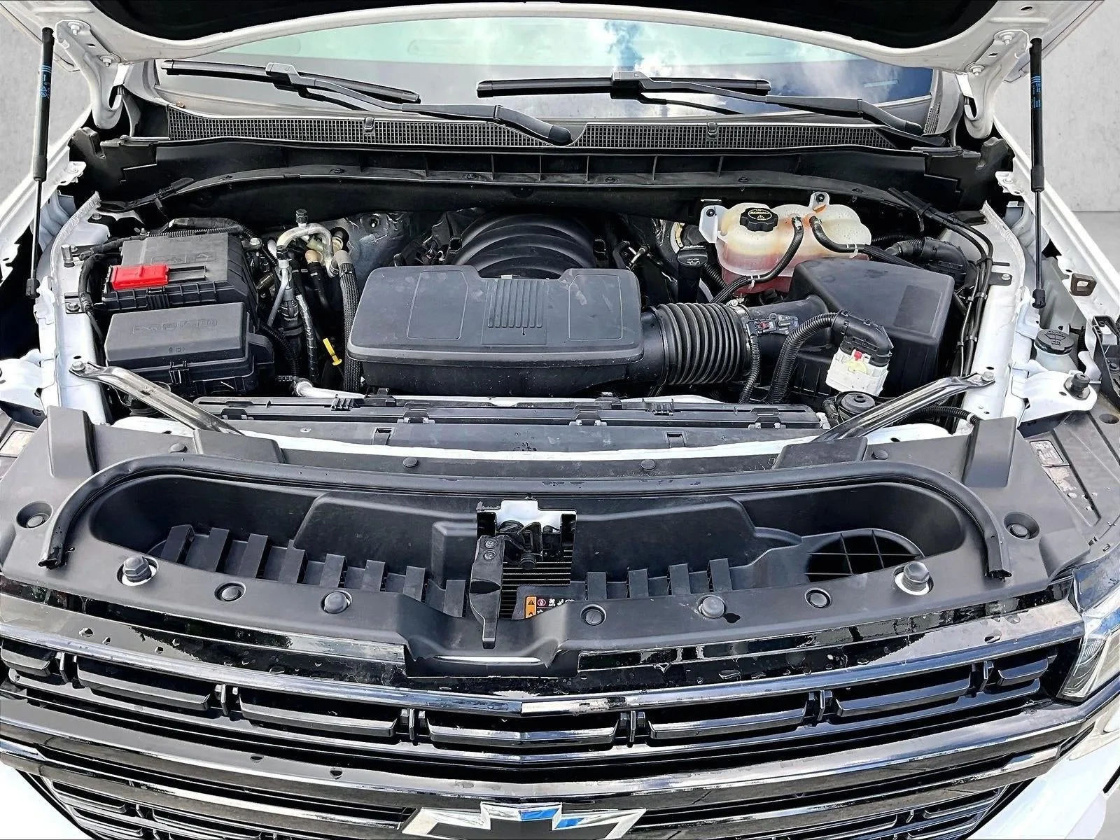 2024 Chevrolet Suburban RST photo 11