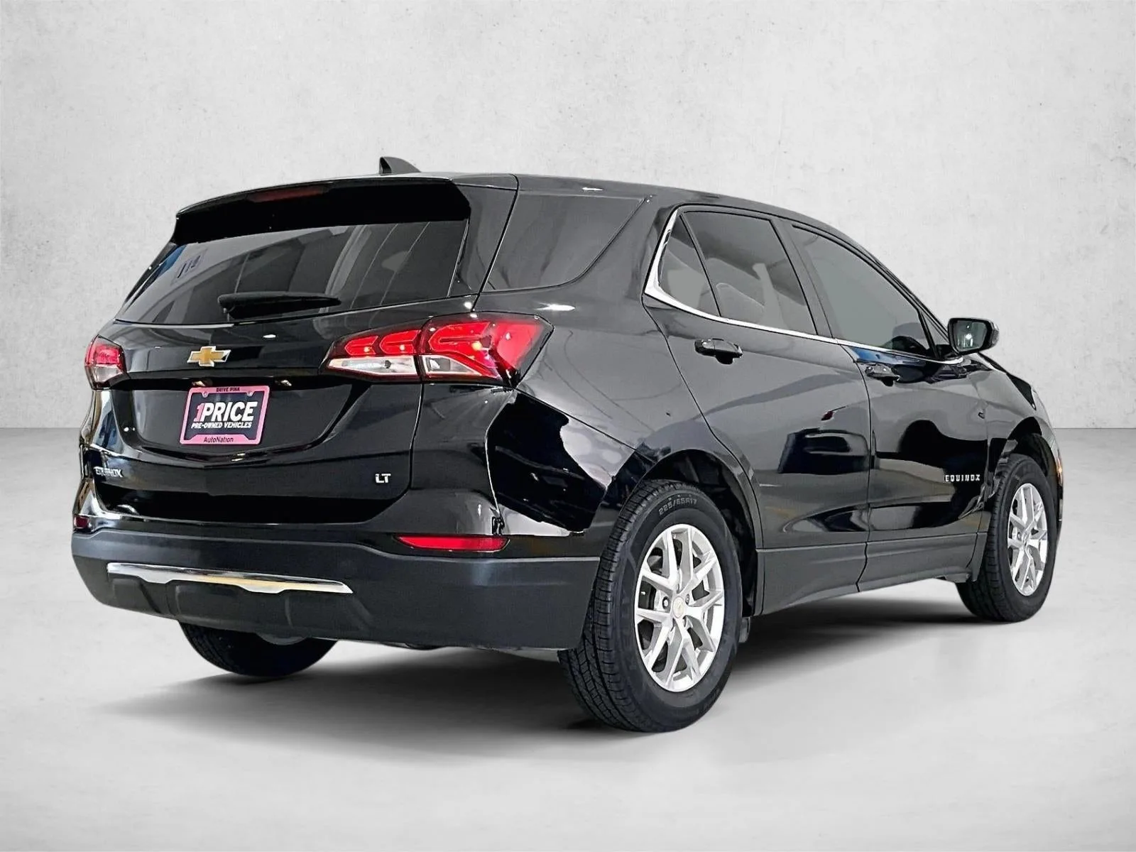 2023 Chevrolet Equinox LT photo 2