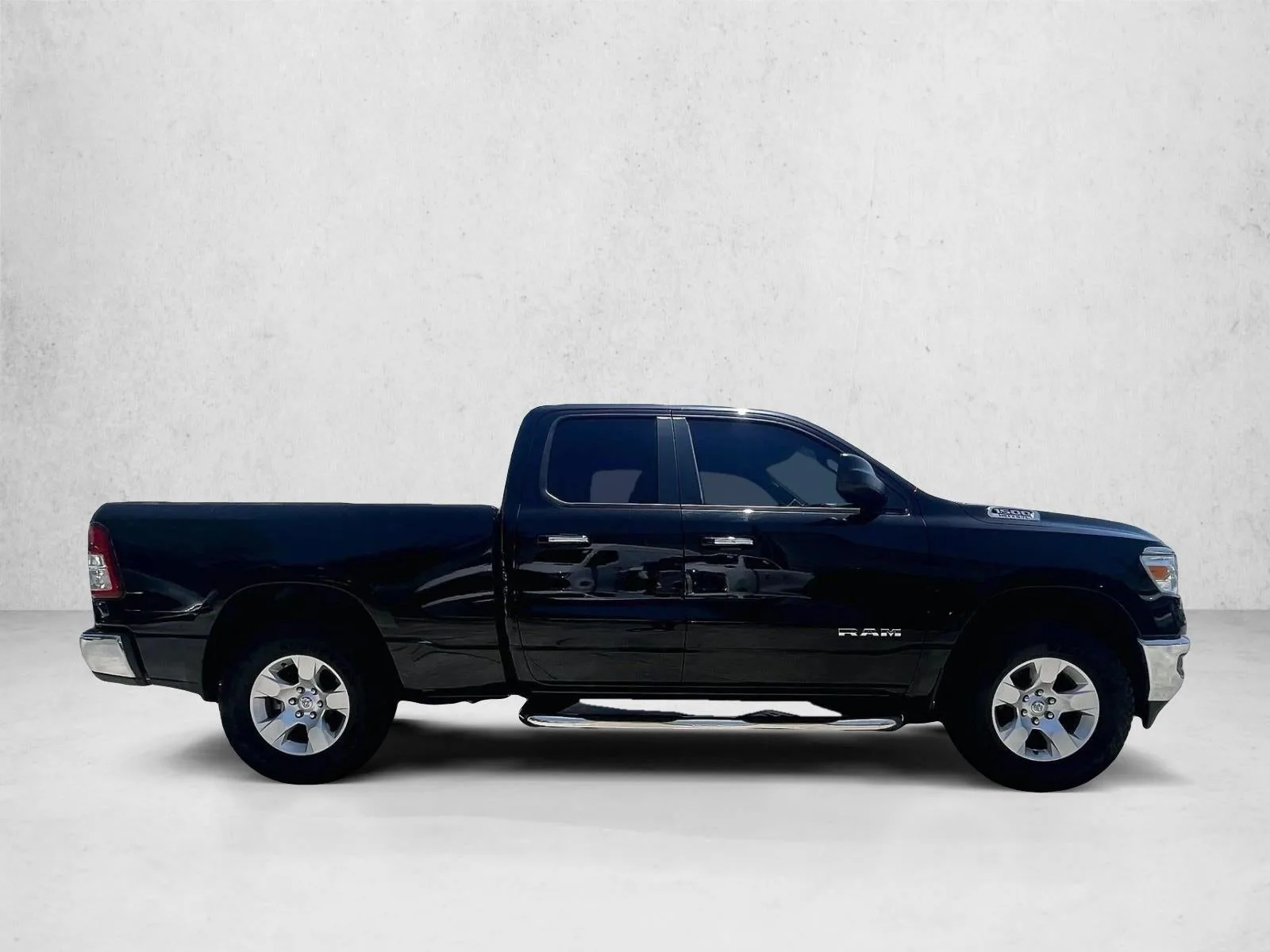 2020 RAM 1500 Big Horn Quad Cab 4x2 6'4" Box photo 5