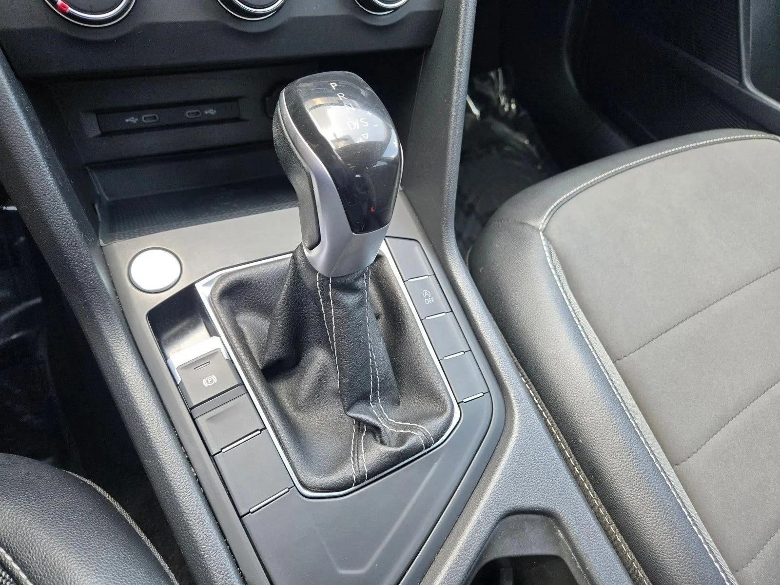 2022 Volkswagen Taos SE FWD photo 12