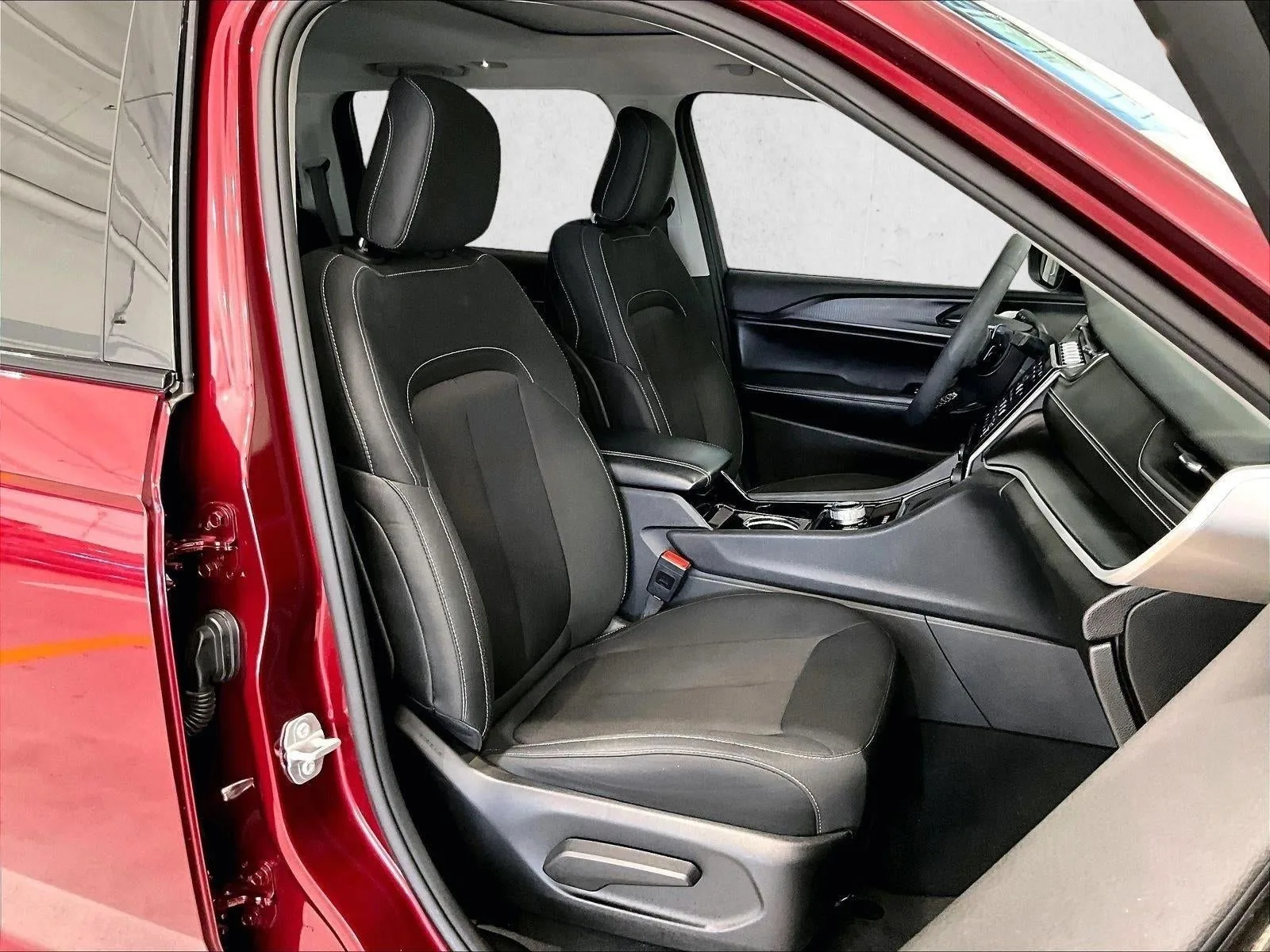 2023 Jeep Grand Cherokee Laredo photo 9