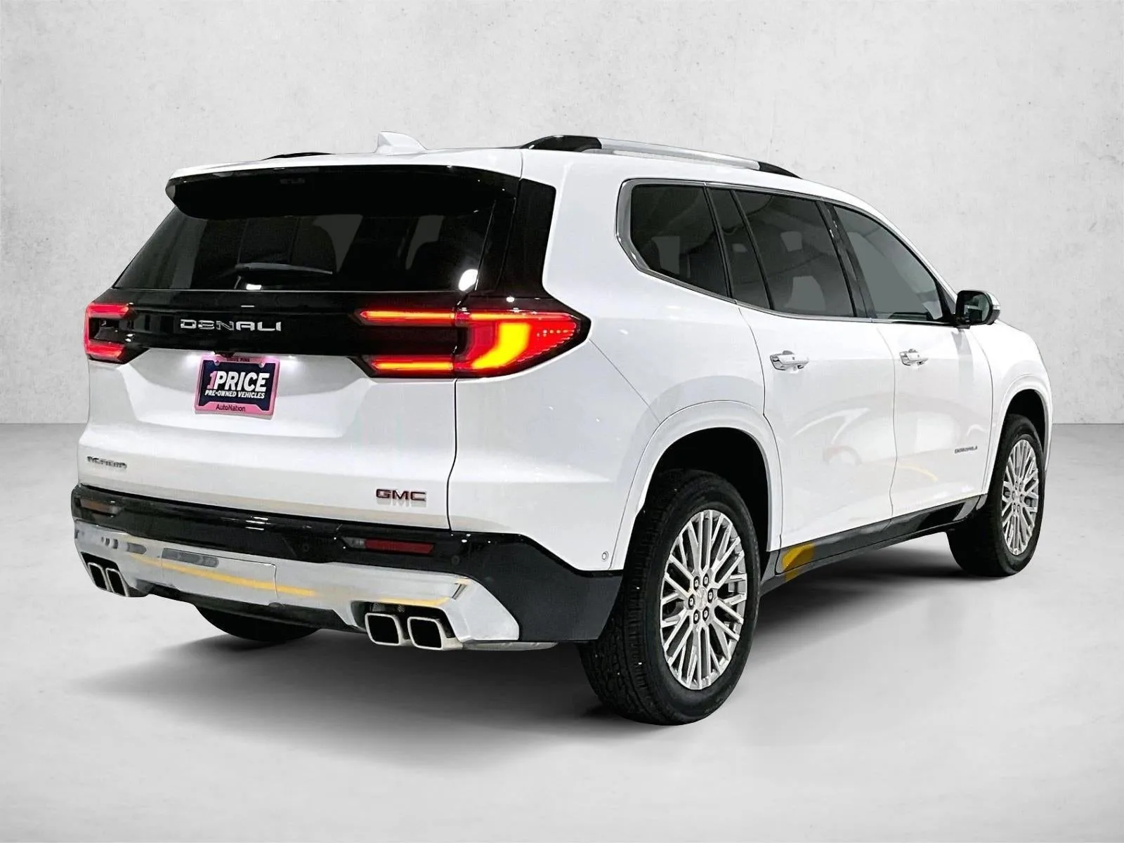 2025 GMC Acadia Denali photo 2