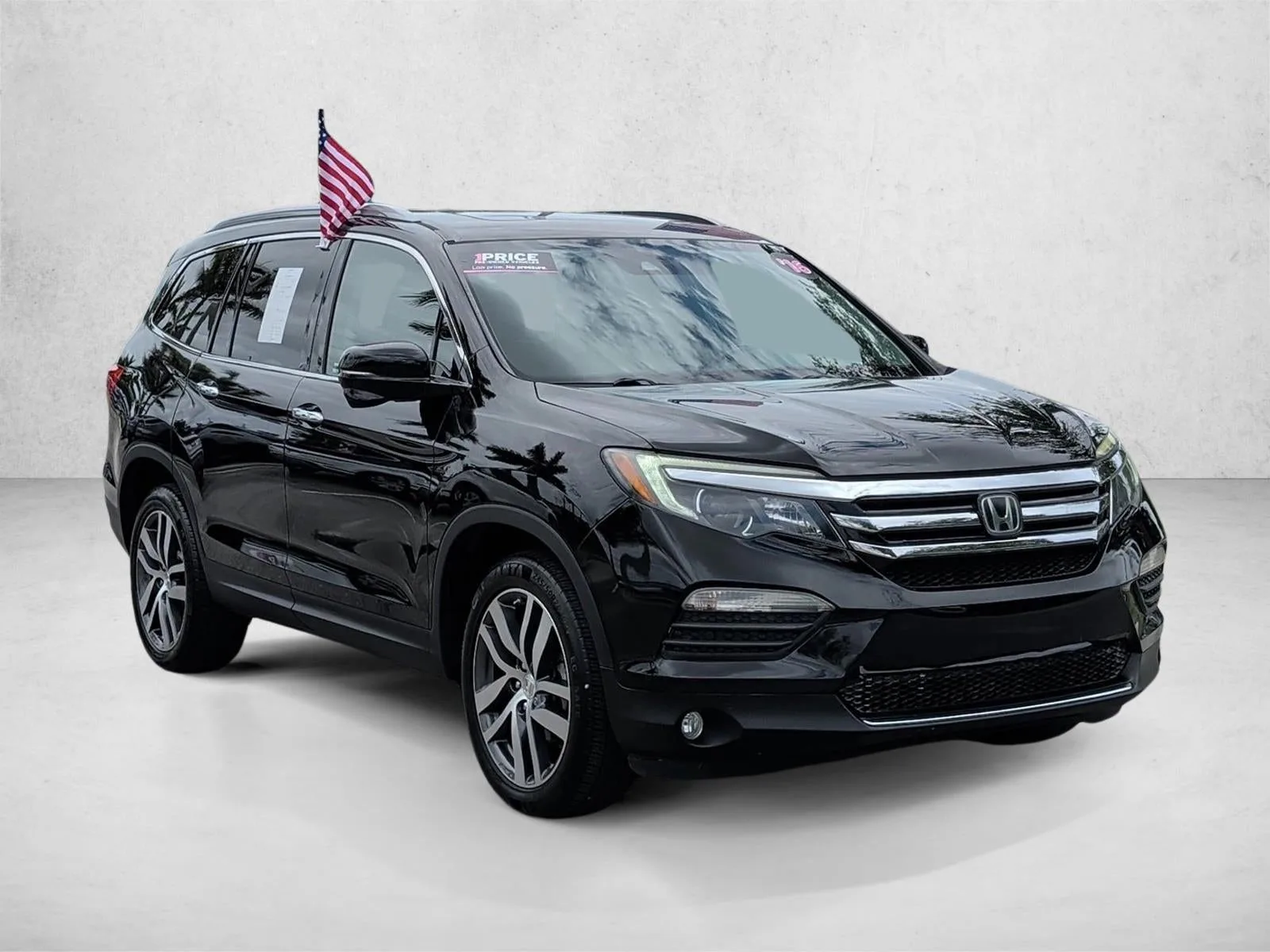 2016 Honda Pilot AWD Touring with DVD Rear Entertainment System and Navigation photo 3