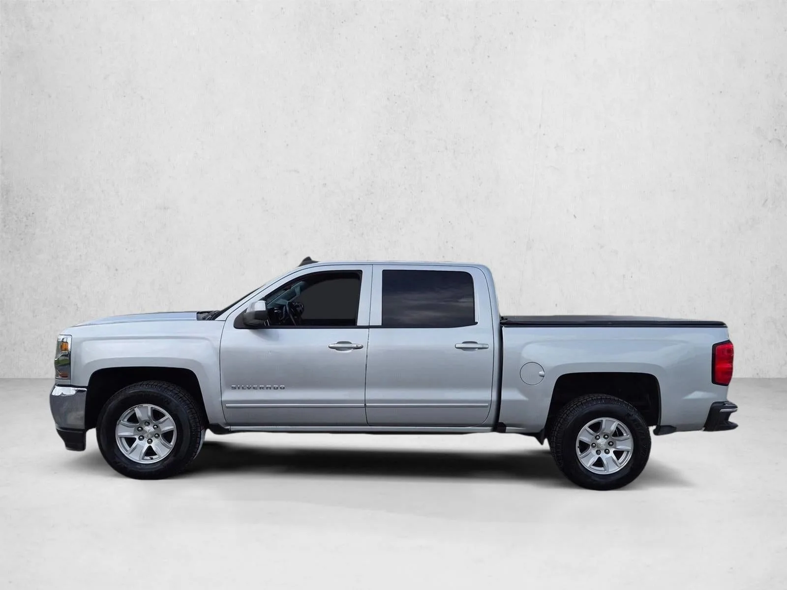 2016 Chevrolet Silverado 1500 Crew Cab Short Box 2-Wheel Drive LT photo 8