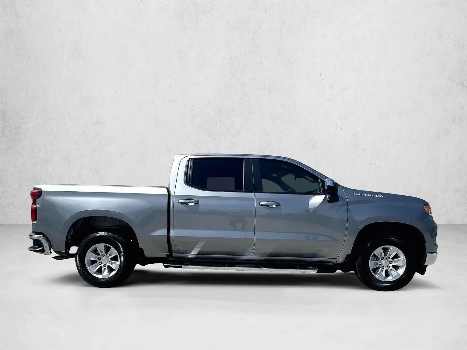 2025 Chevrolet Silverado 1500 LT photo 5