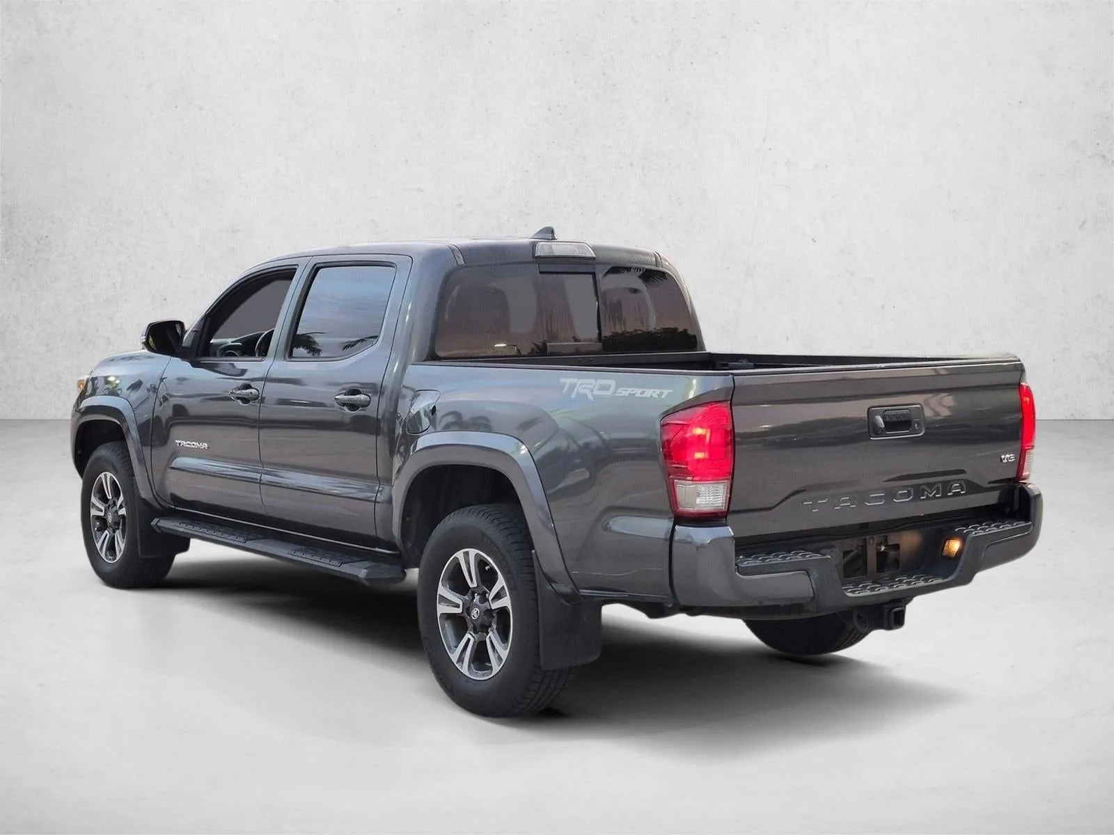 2017 Toyota Tacoma TRD Sport Double Cab 5' Bed V6 4x2 AT (Natl) photo 7