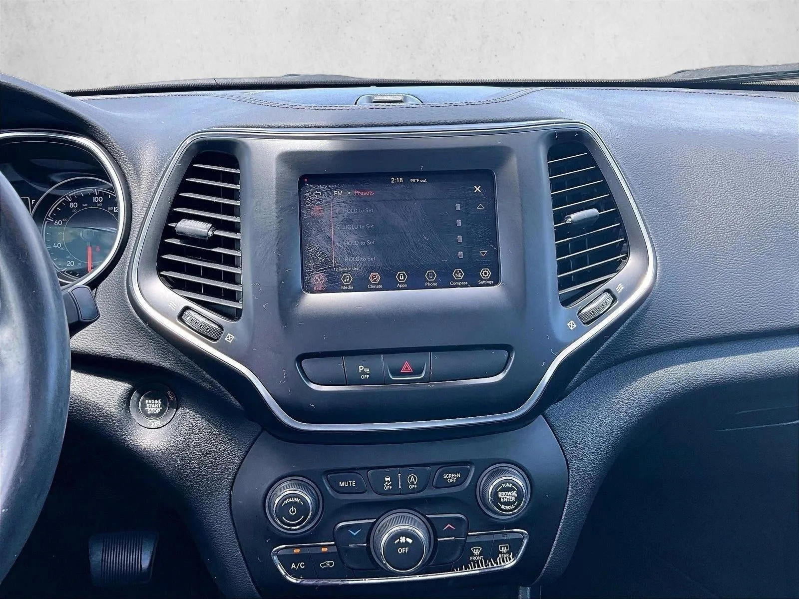 2019 Jeep CHER LATITUDE PLUS photo 8