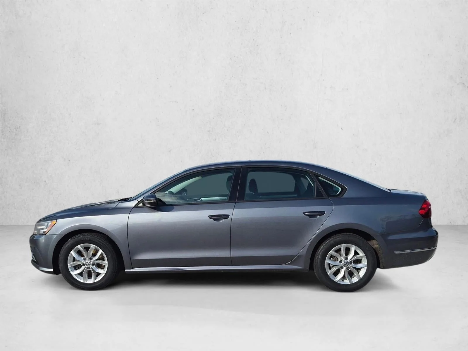 2018 Volkswagen Passat 2.0T S Auto photo 9