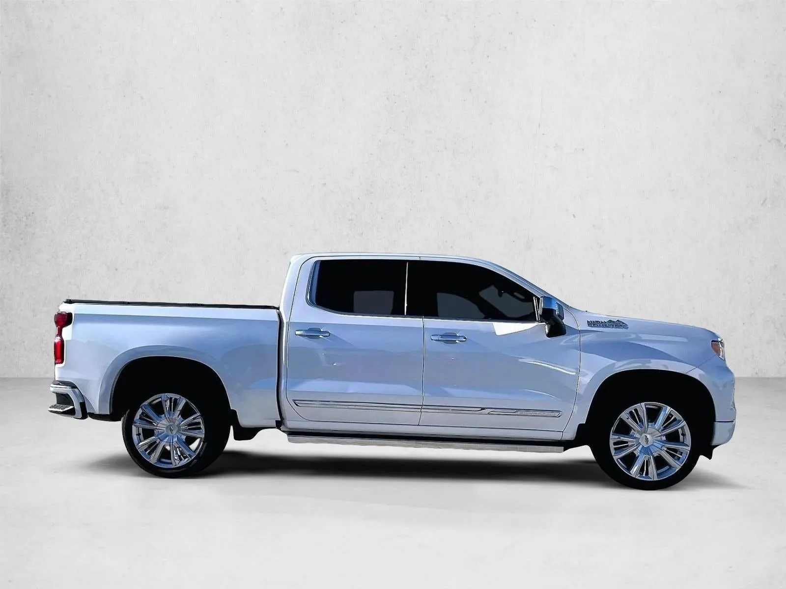 2023 Chevrolet Silverado 1500 High Country photo 5