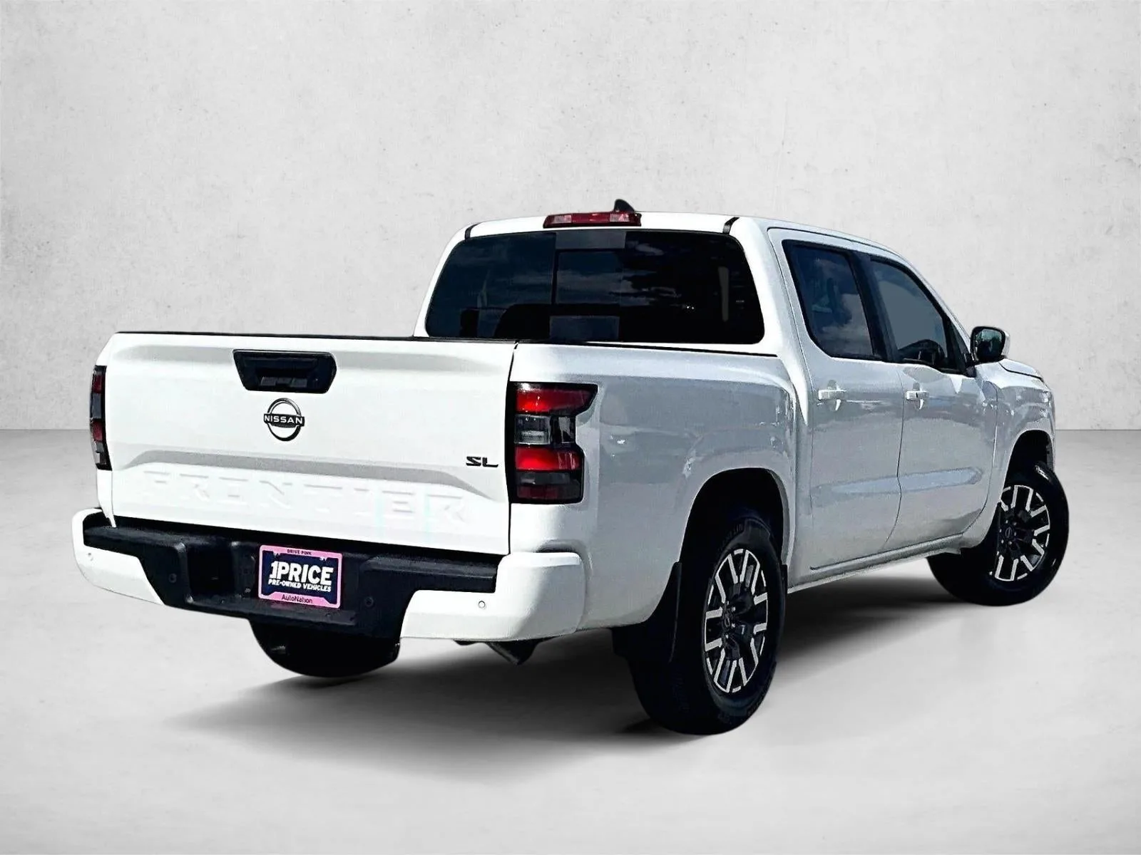 2024 Nissan Frontier Crew Cab SL 4x2 photo 2