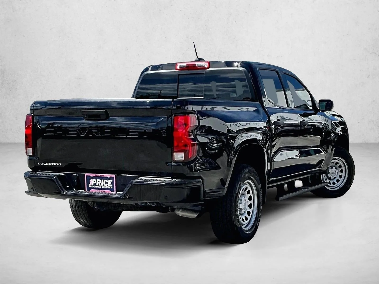 2025 Chevrolet Colorado WT/LT photo 2