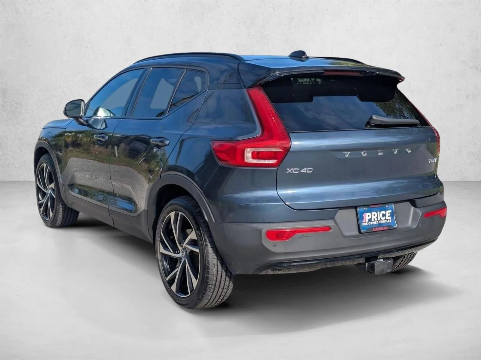 2022 Volvo XC40 T5 AWD R-Design photo 8
