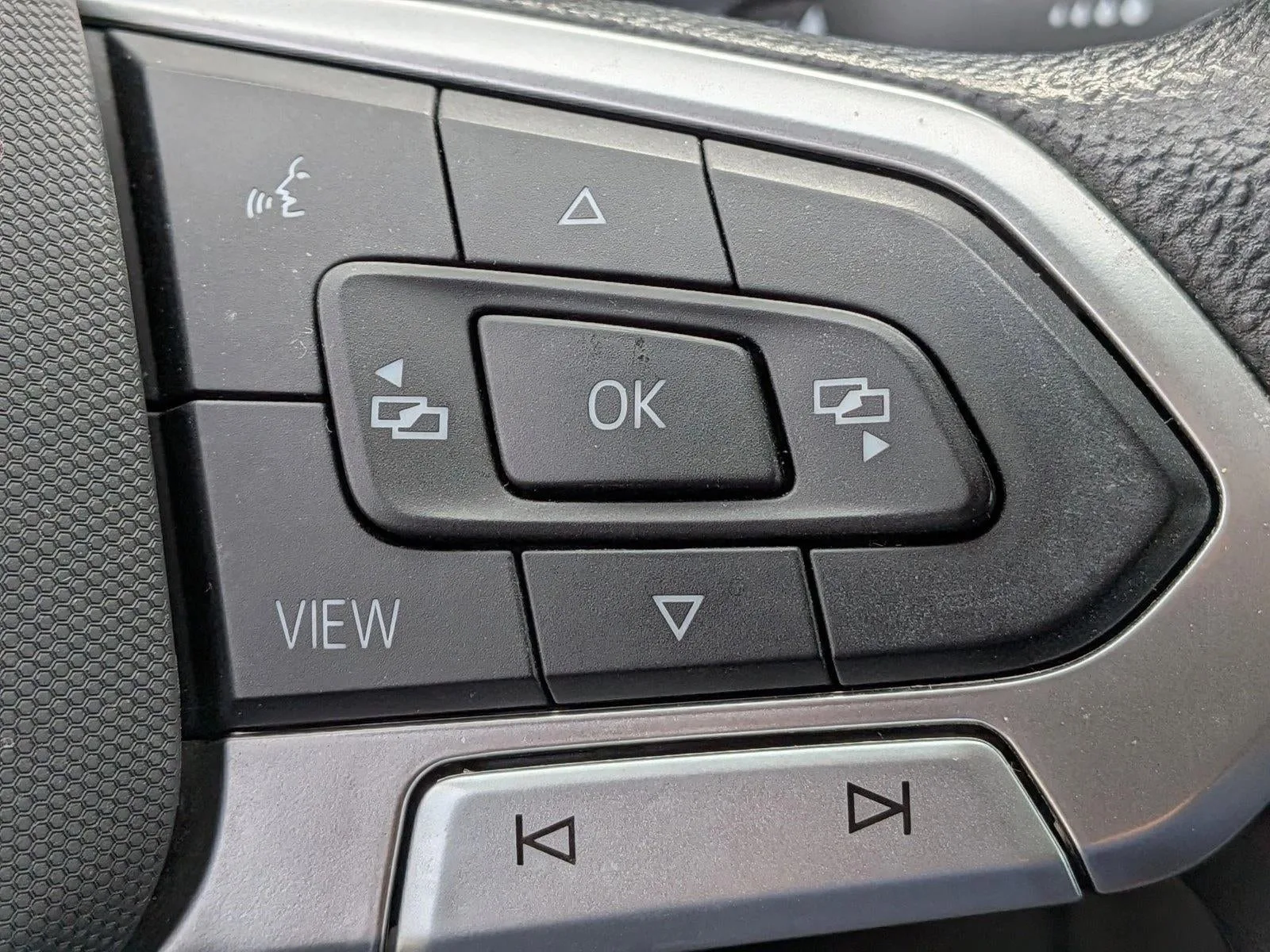 2022 Volkswagen Tiguan 2.0T S FWD photo 6