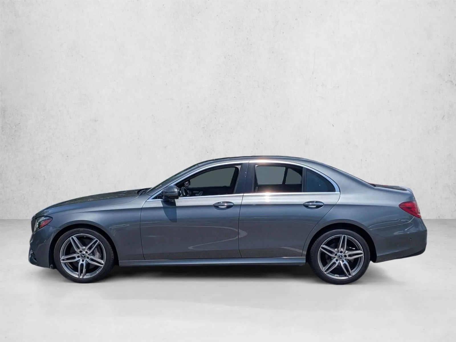 2017 Mercedes-Benz E 300 4MATIC® photo 8