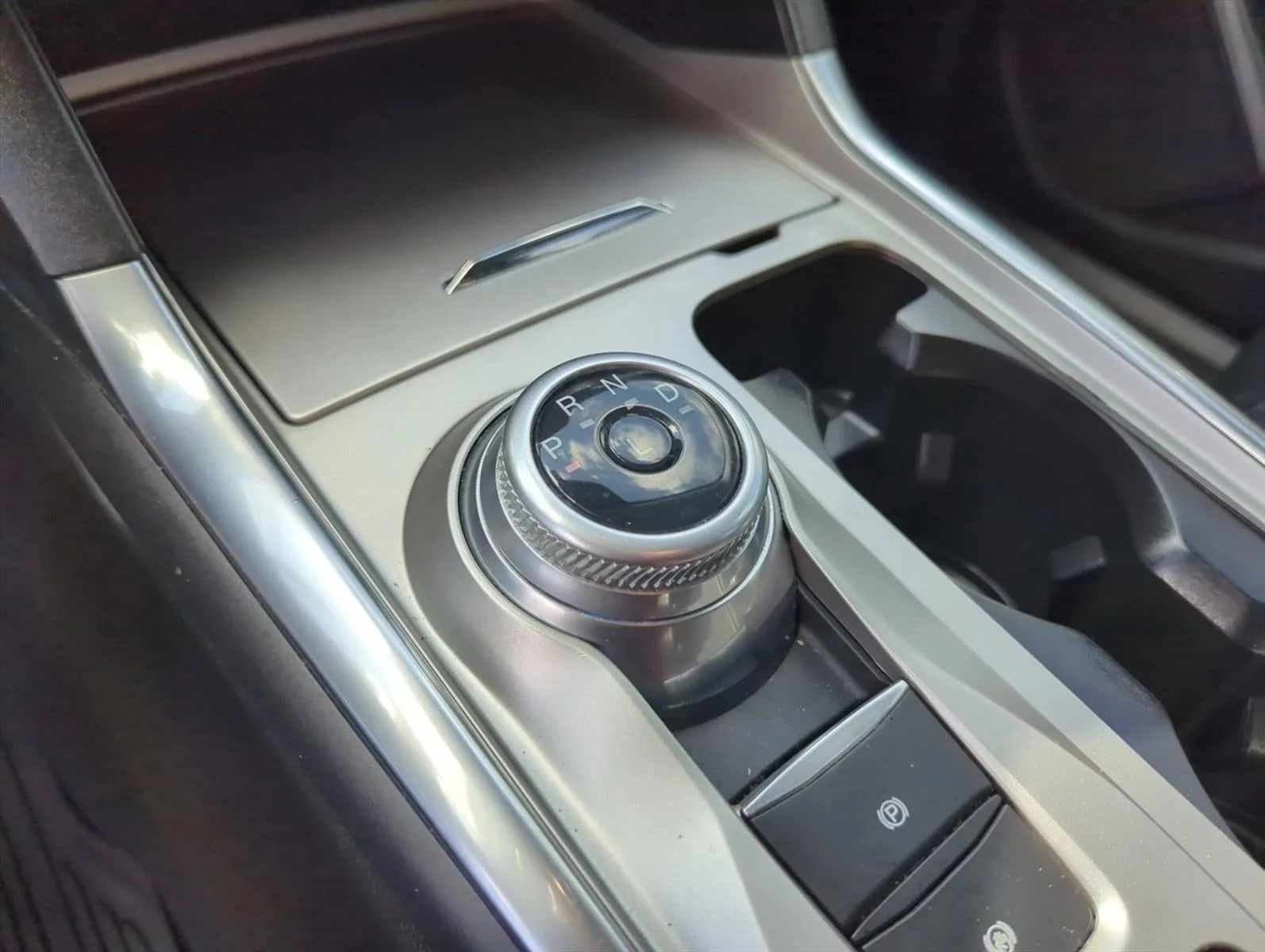2021 Ford Explorer XLT RWD photo 8