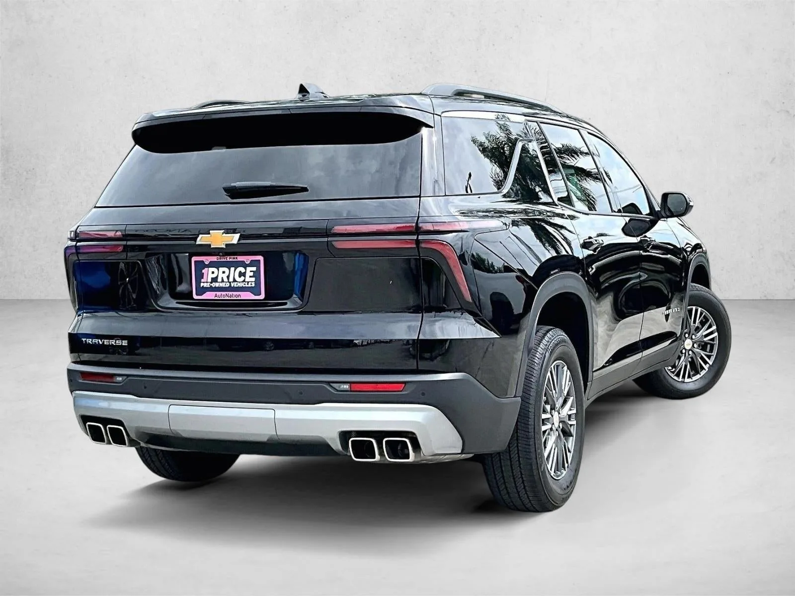 2025 Chevrolet Traverse LT photo 2