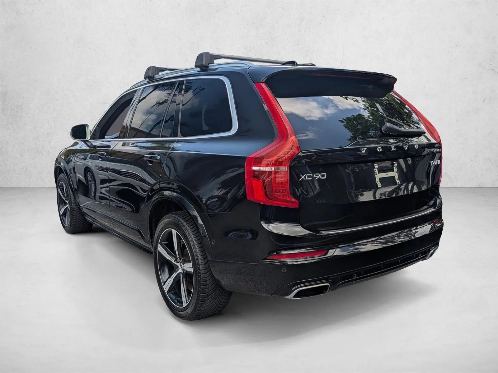 2019 Volvo XC90 T6 AWD R-Design photo 5