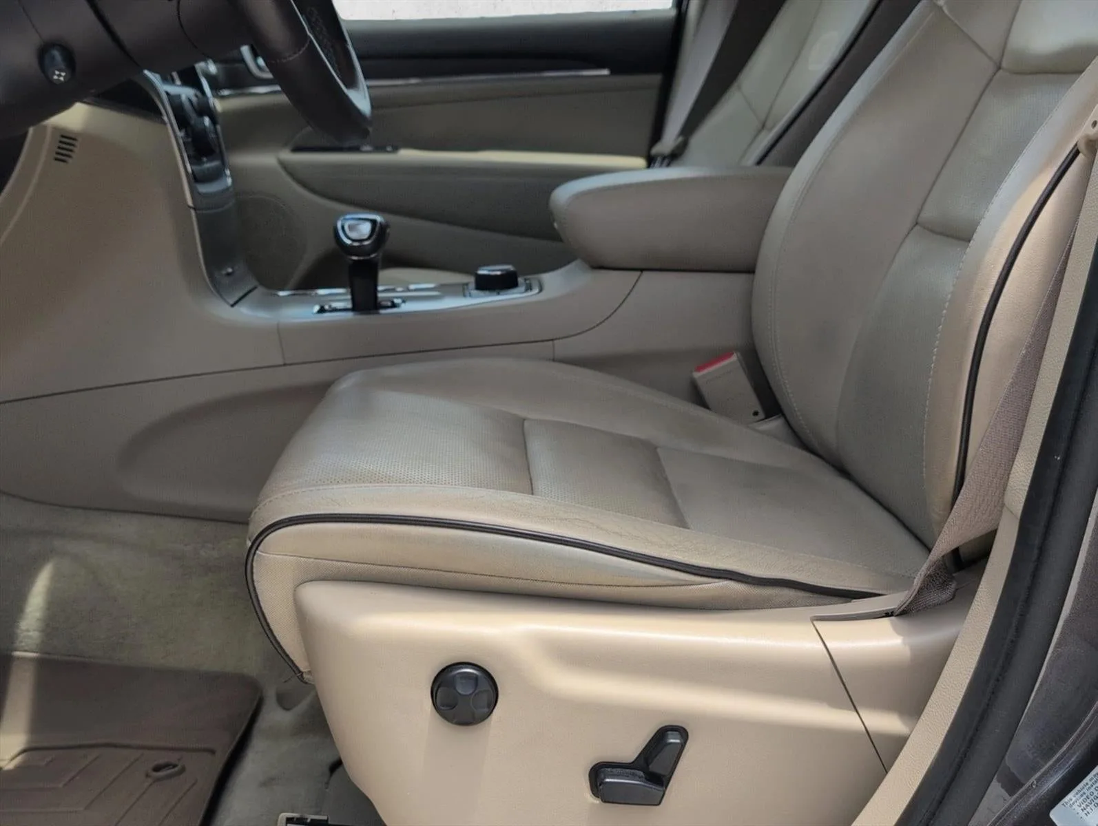 2015 Jeep Grand Cherokee 4WD 4dr Overland photo 11