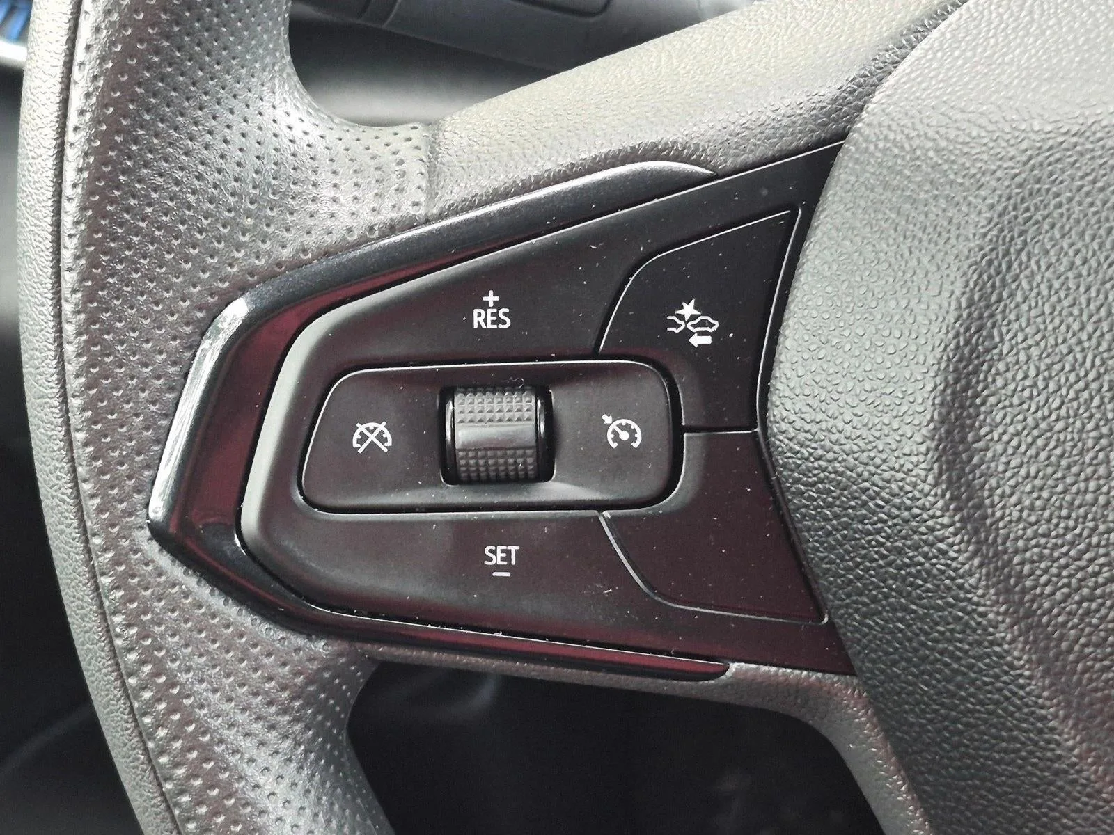 2025 Chevrolet Trax LS photo 9