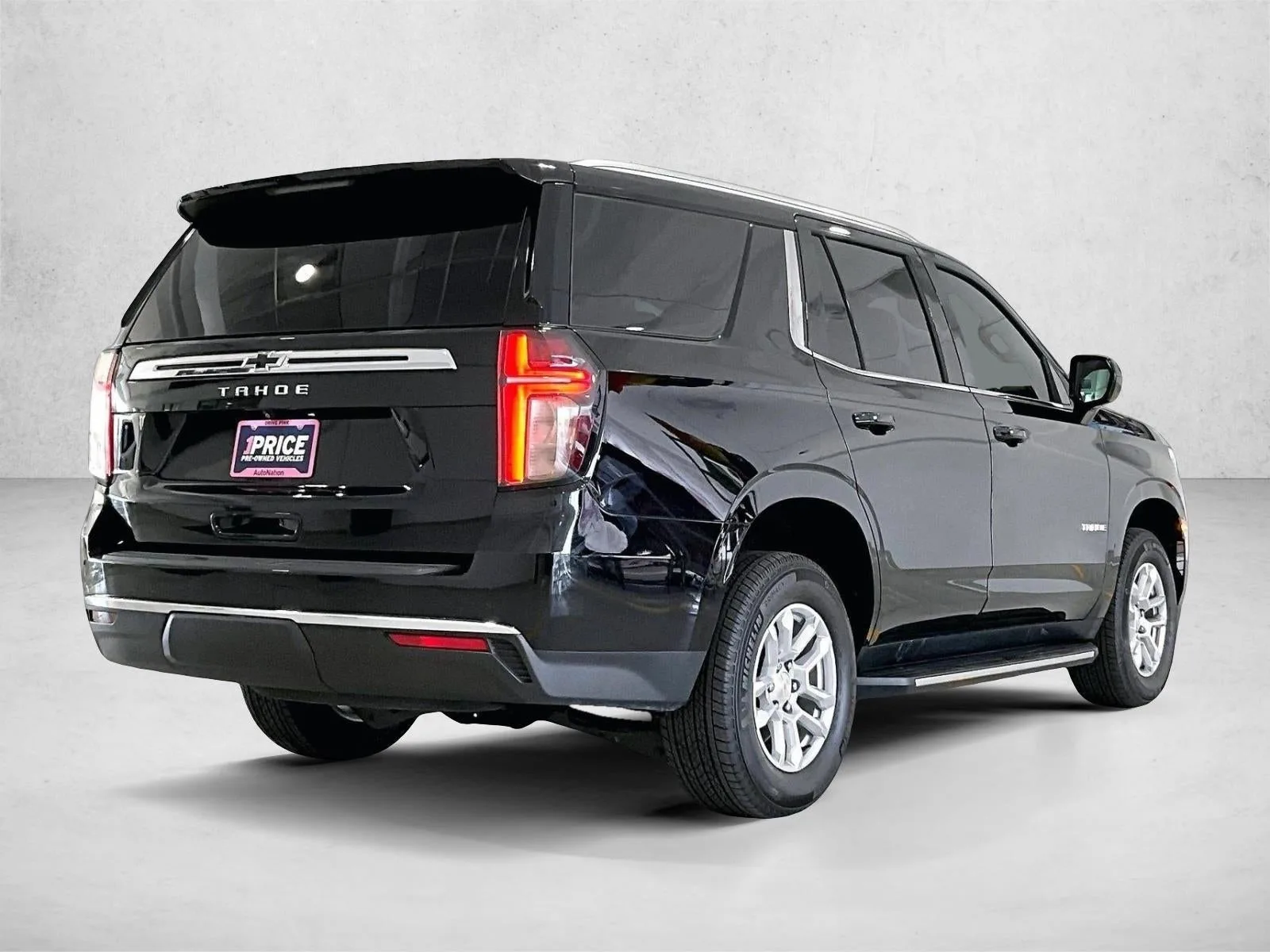 2022 Chevrolet Tahoe LS photo 2