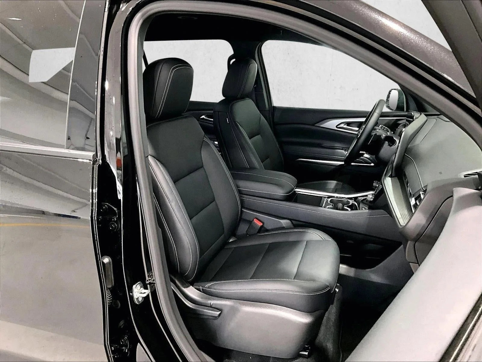2026 Chevrolet Traverse LT photo 9