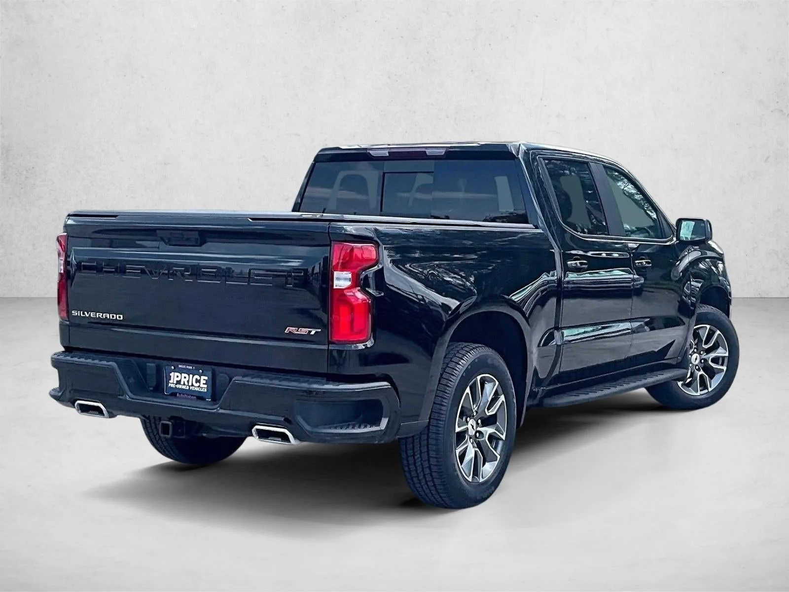 2024 Chevrolet Silverado 1500 RST photo 2