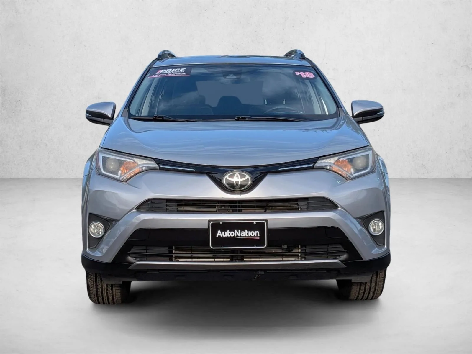 2018 Toyota RAV4 XLE AWD (Natl) photo 2