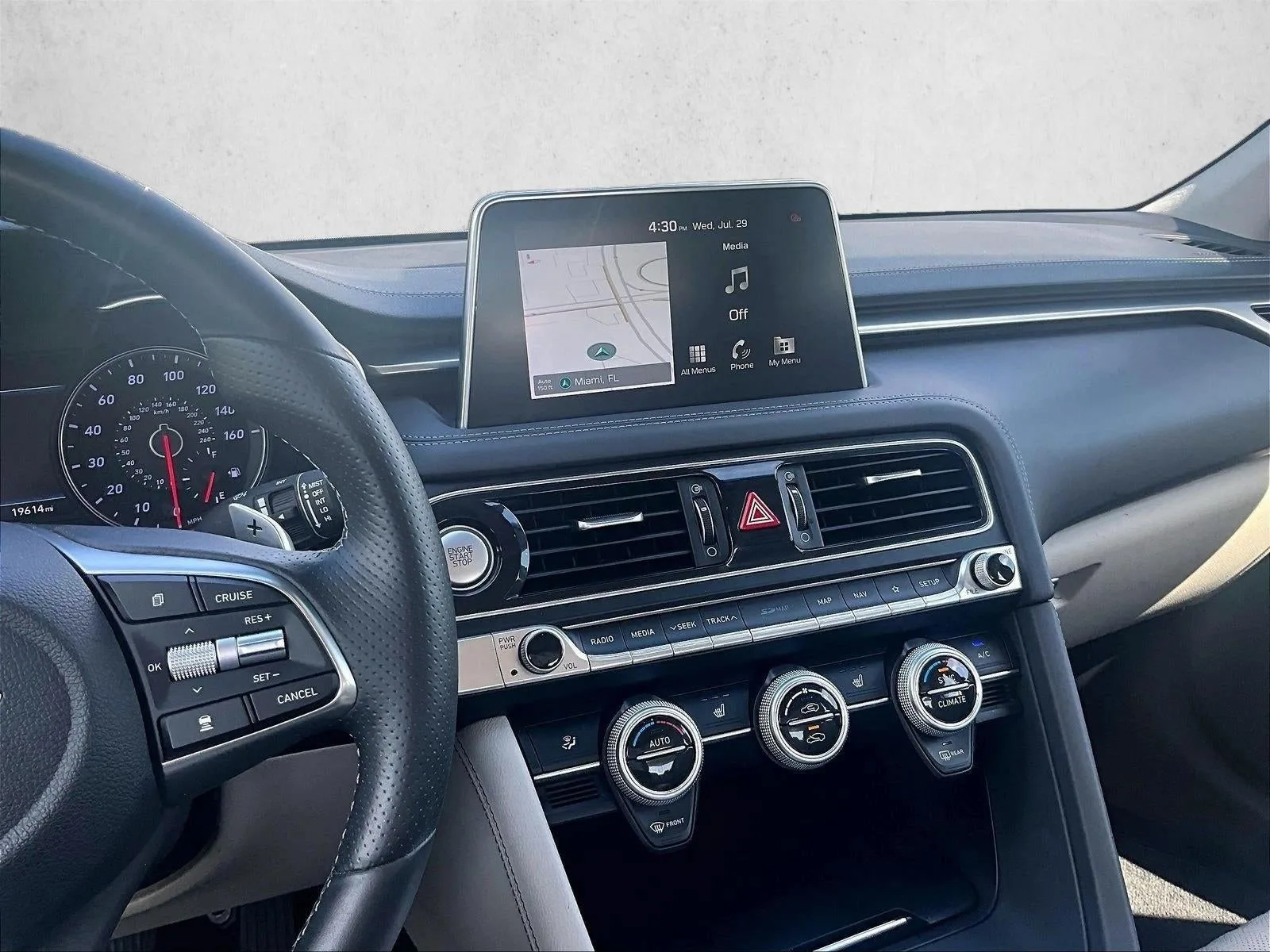 2020 Genesis G70 2.0T RWD photo 8