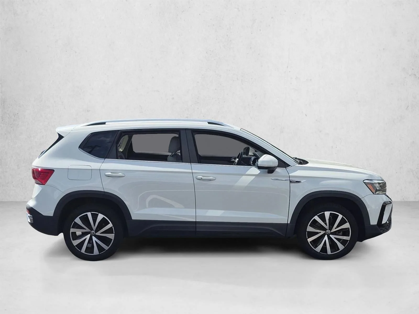 2023 Volkswagen Taos SE photo 4