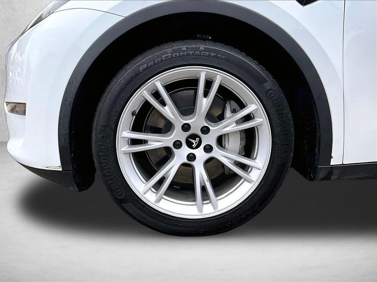 2023 Tesla Model Y Long Range Dual Motor All-Wheel Drive photo 10