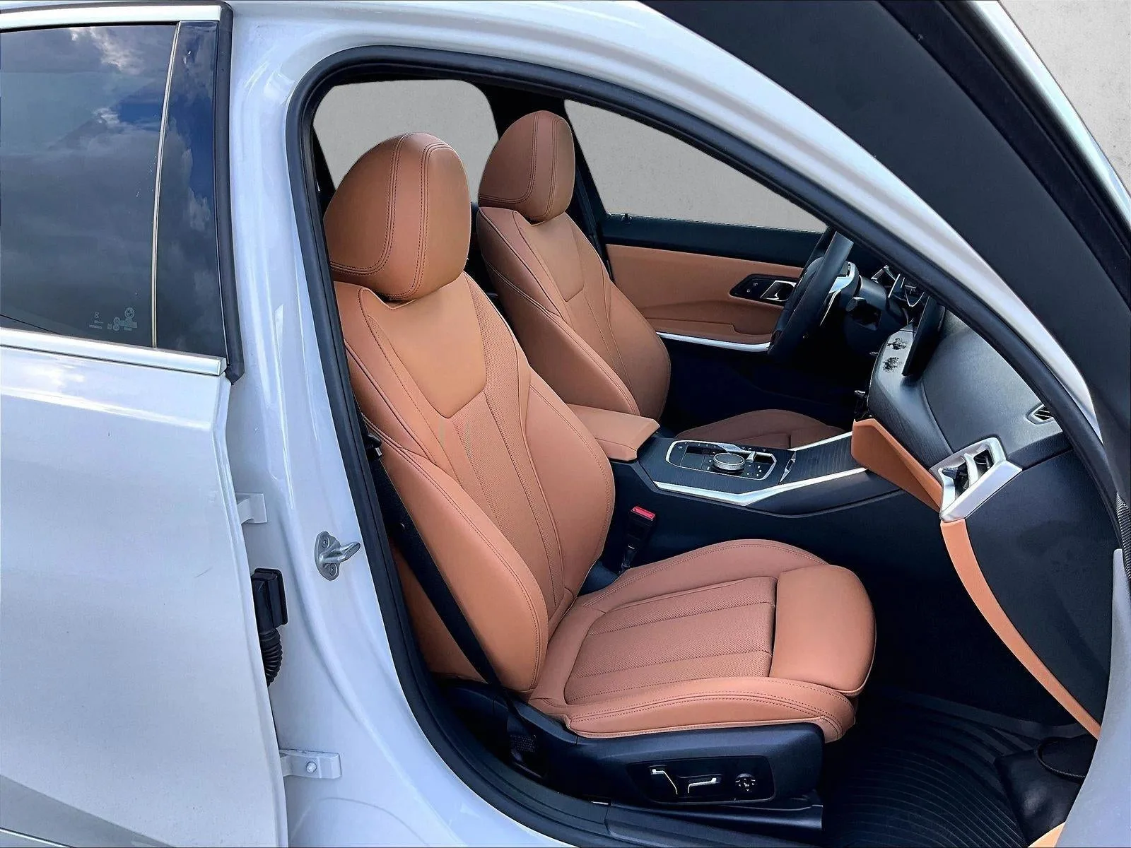 2026 BMW 330i 330i photo 9
