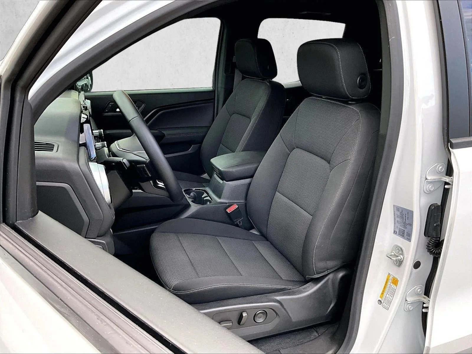 2024 Chevrolet Colorado LT photo 27