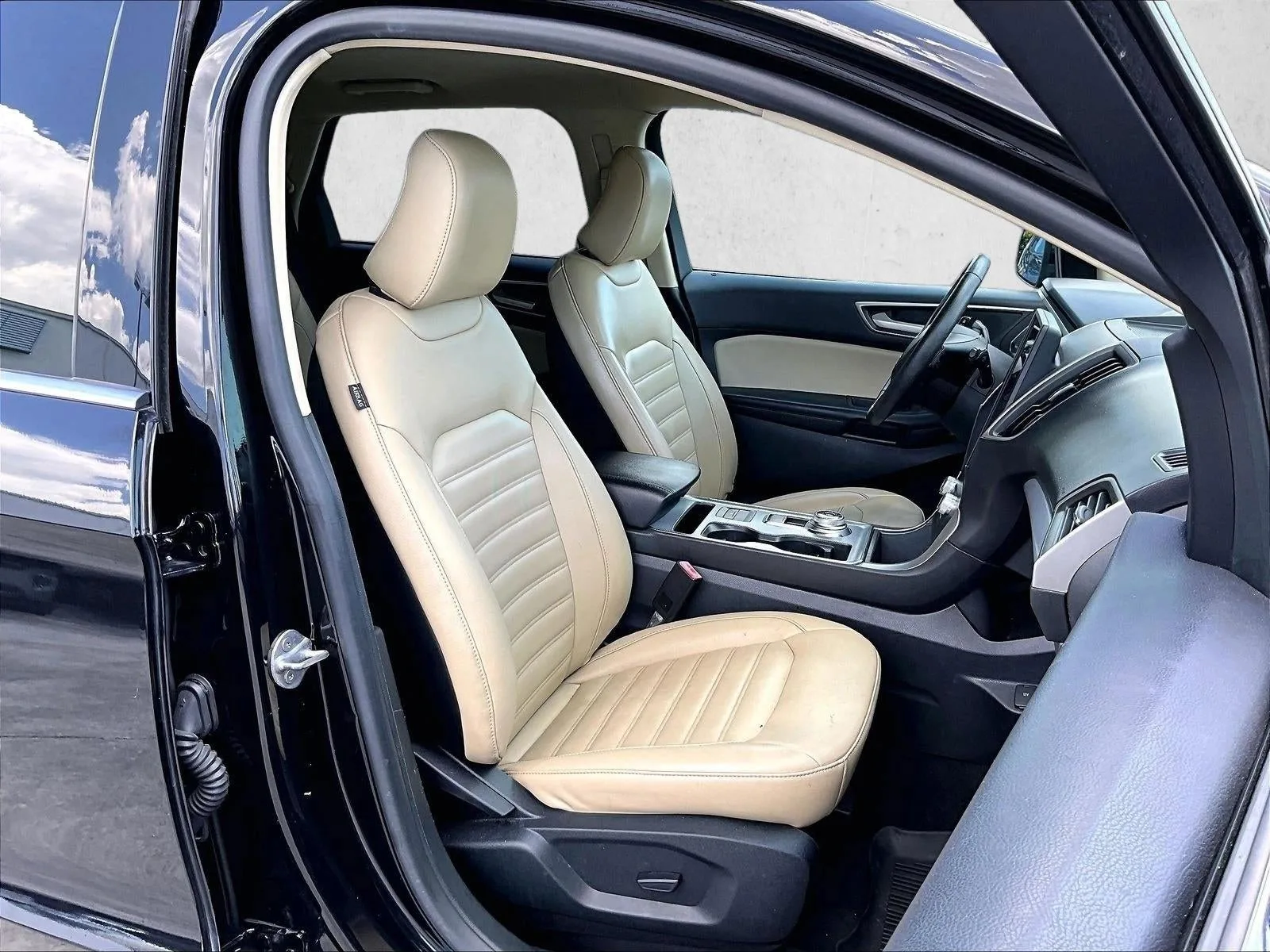 2021 Ford Edge SEL photo 9