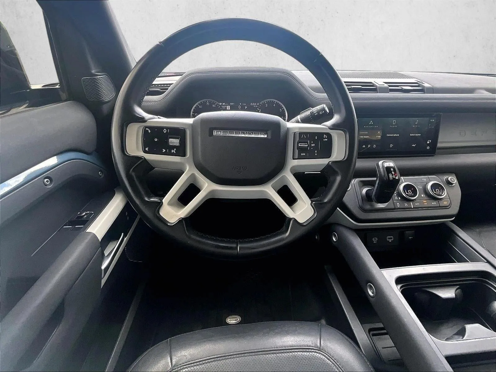 2023 Land Rover Defender 90 S photo 7