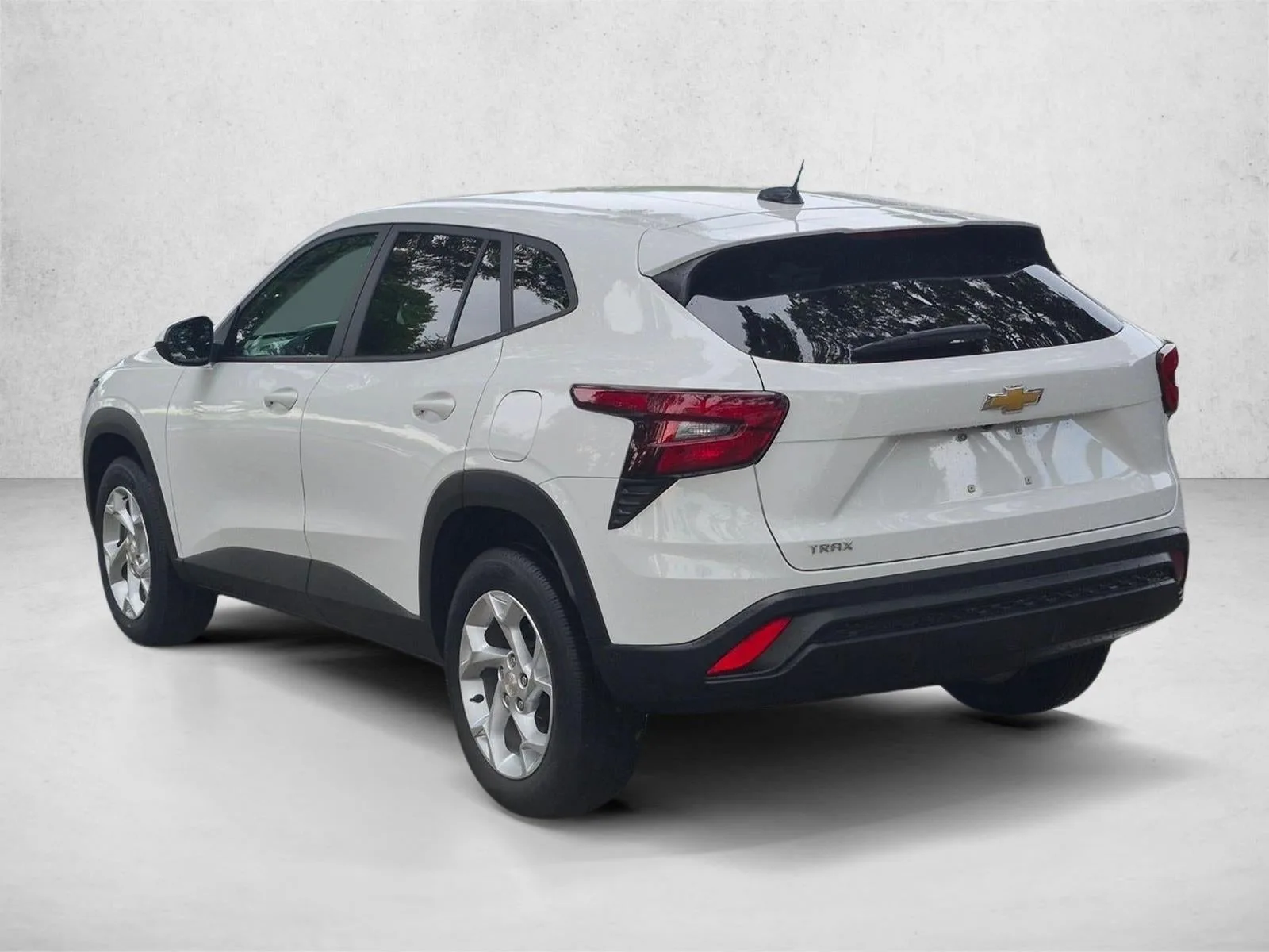 2025 Chevrolet Trax LS photo 4