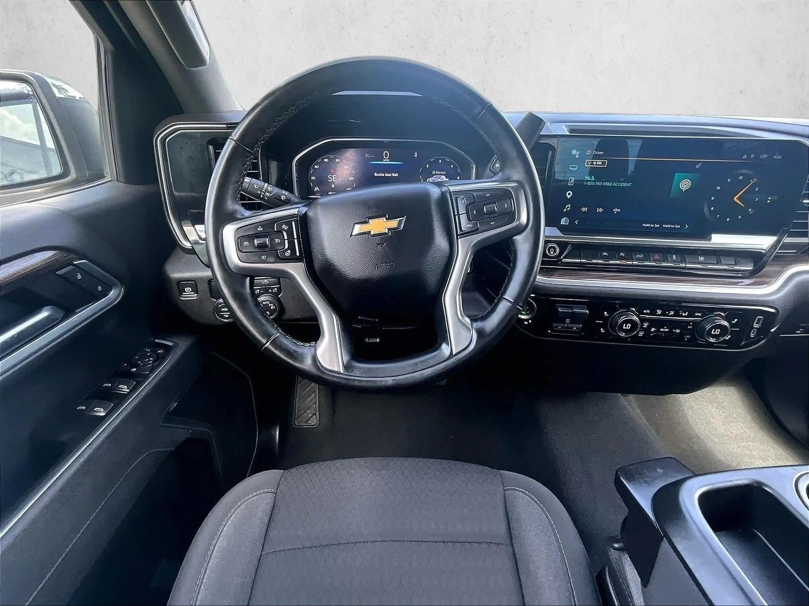 2025 Chevrolet Silverado 1500 LT photo 7
