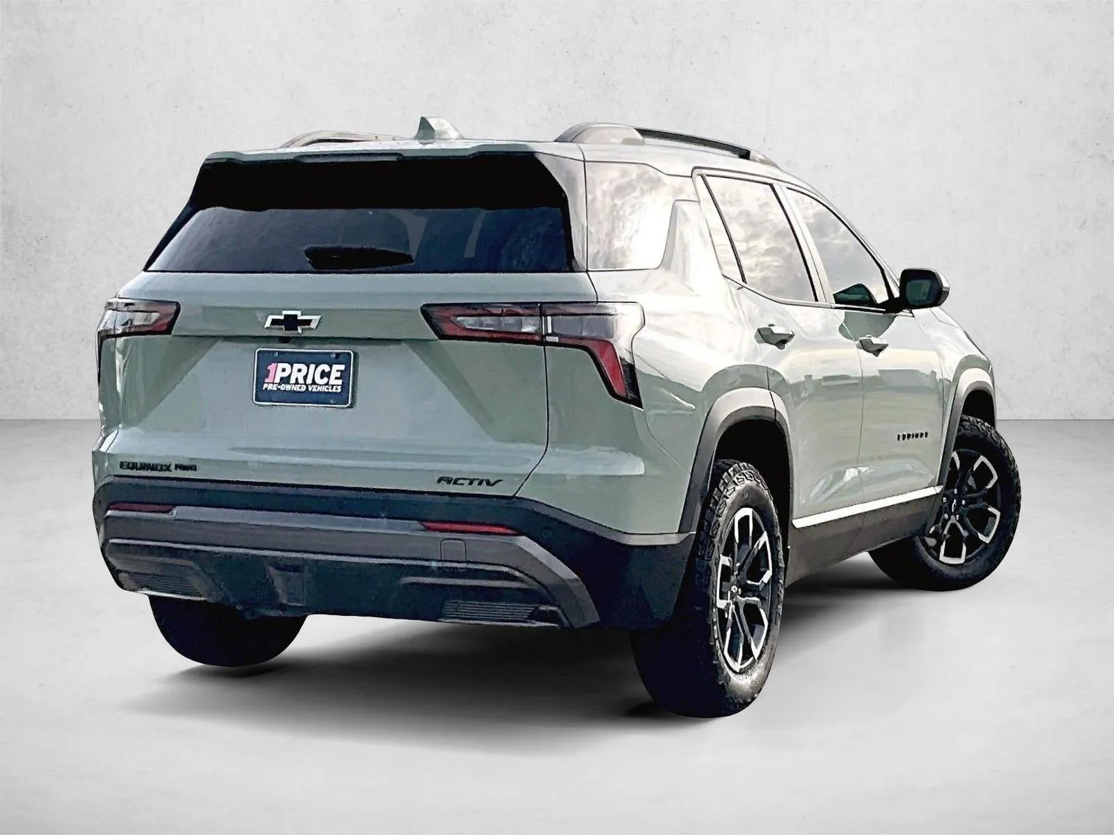 2026 Chevrolet Equinox ACTIV photo 2