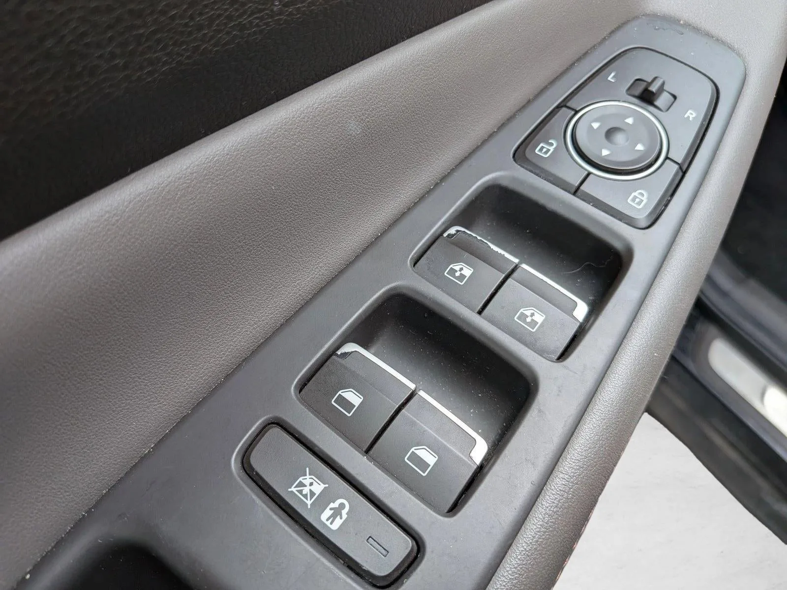 2020 Hyundai SANTA FE Limited 2.0T Auto FWD photo 12