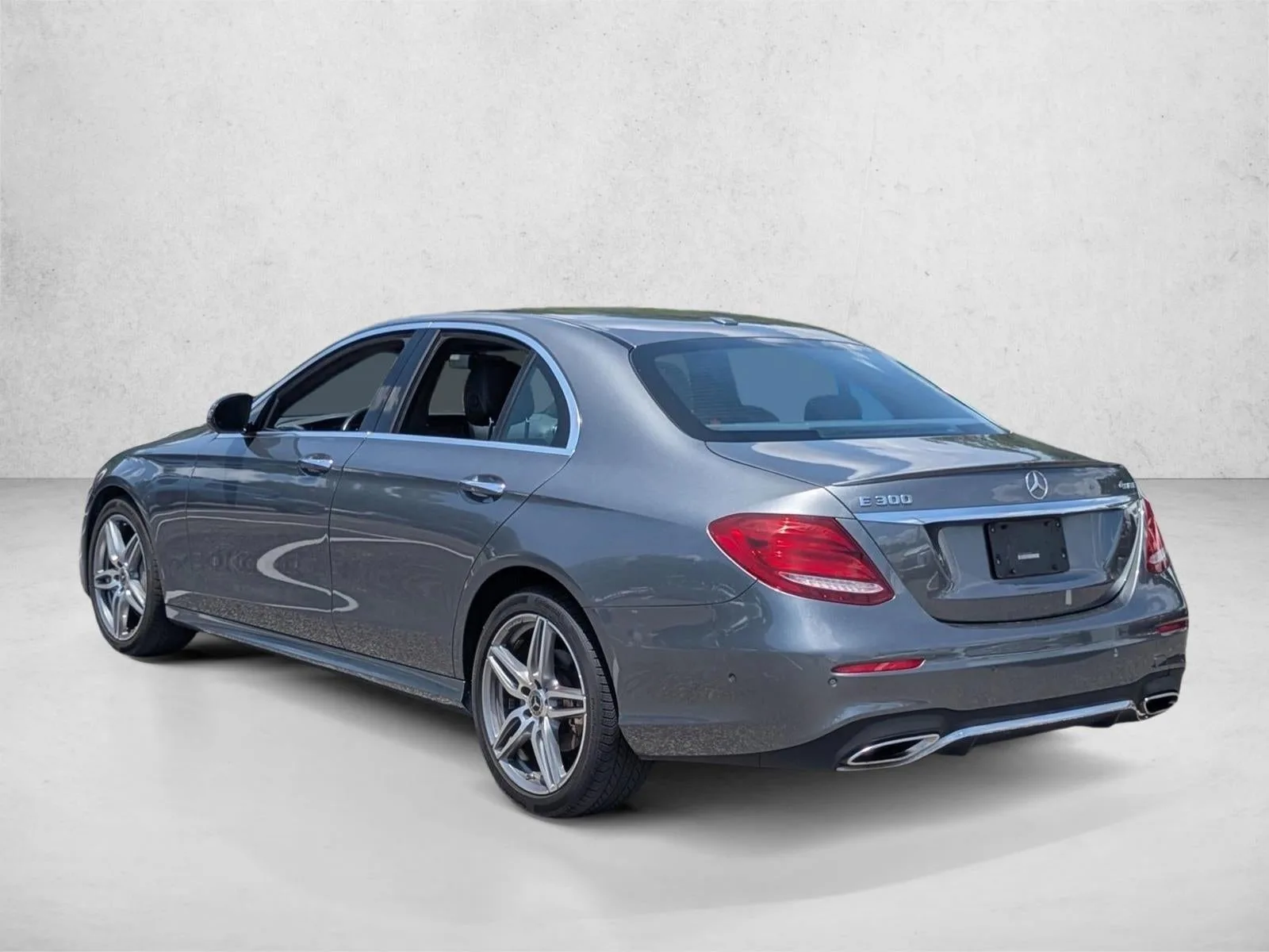 2017 Mercedes-Benz E 300 4MATIC® photo 7