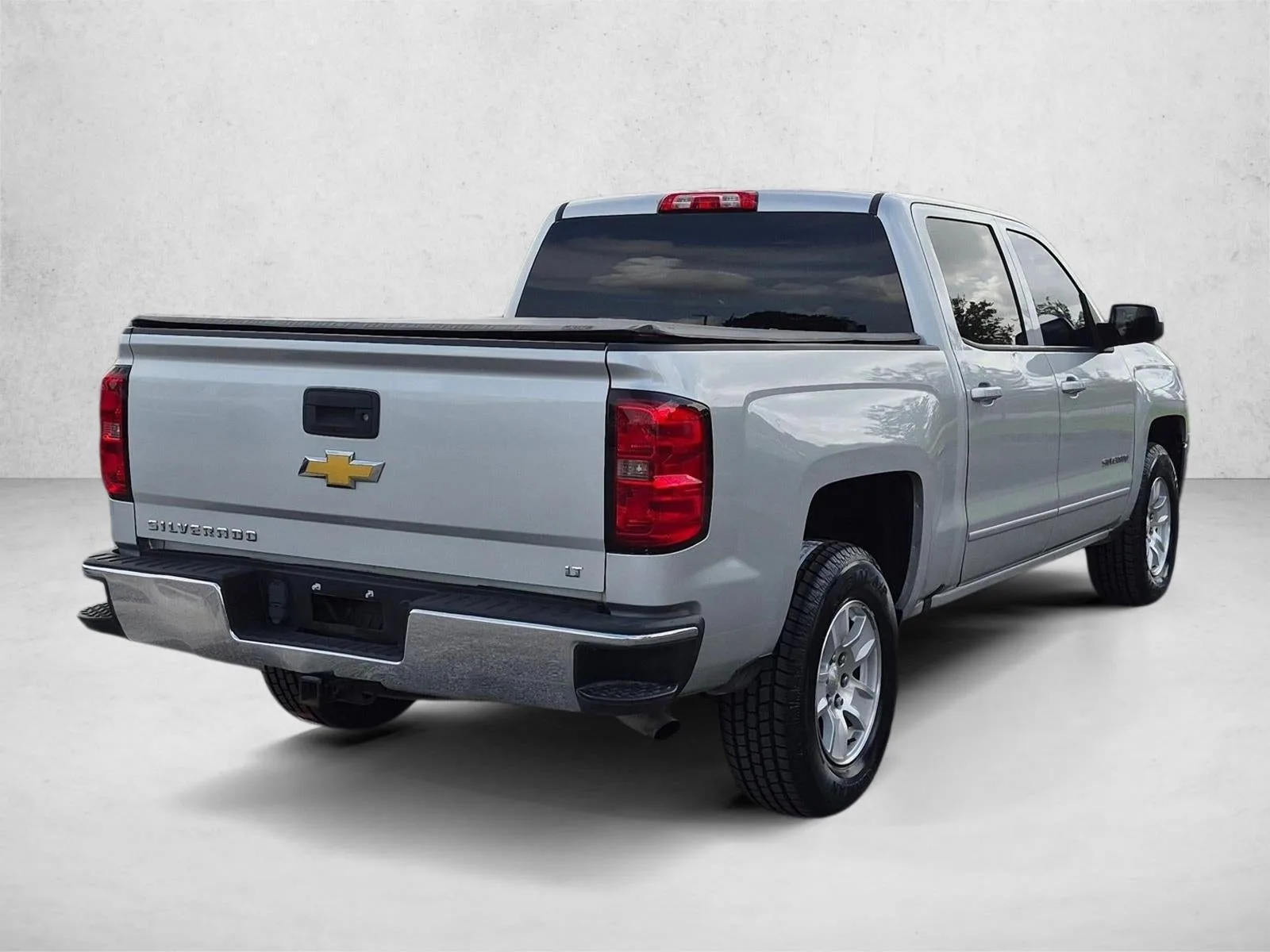 2016 Chevrolet Silverado 1500 Crew Cab Short Box 2-Wheel Drive LT photo 5