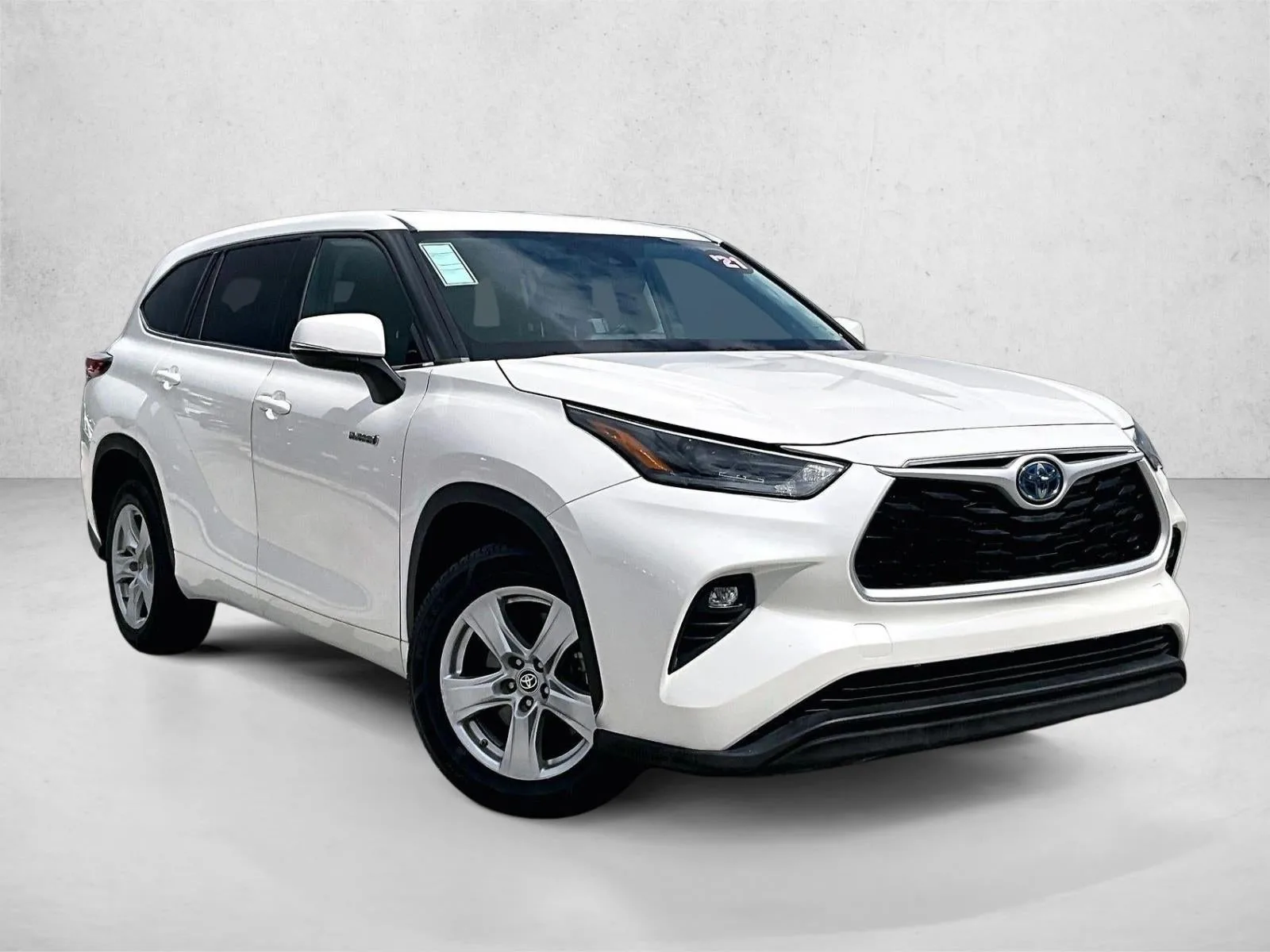 2021 Toyota Highlander Hybrid LE photo 12