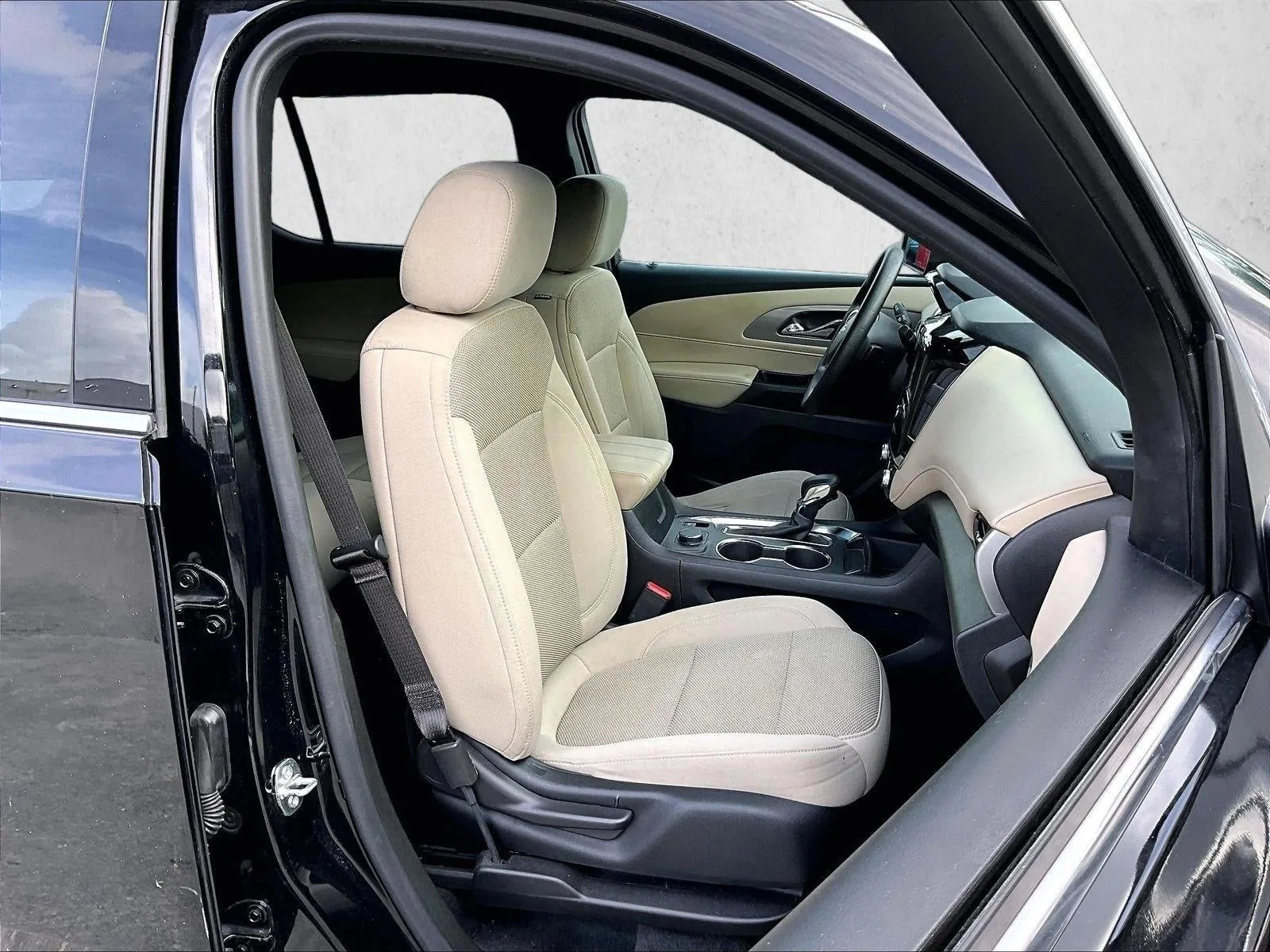 2023 Chevrolet Traverse LS photo 9