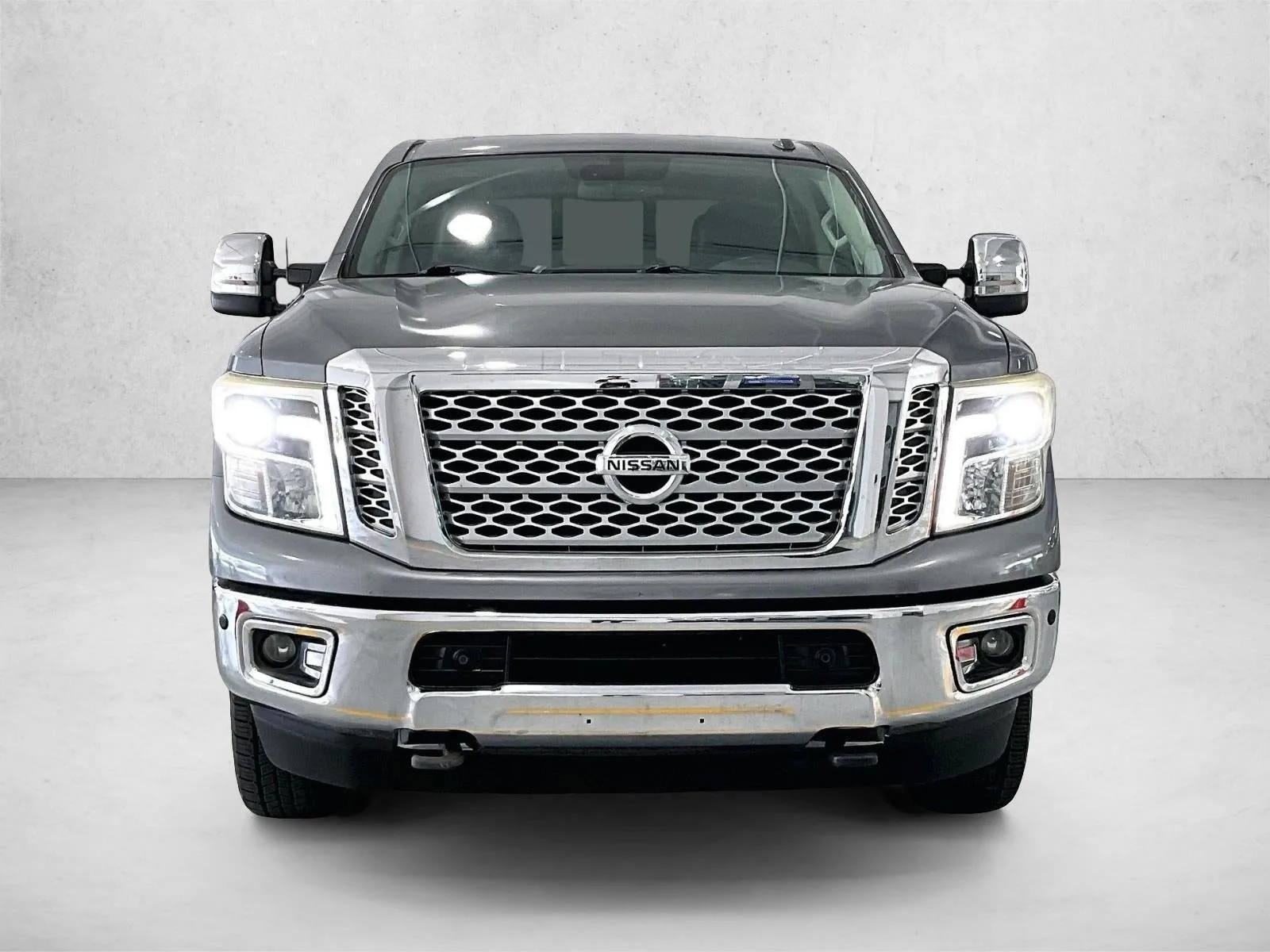2016 Nissan TITAN XD SL Diesel photo 3
