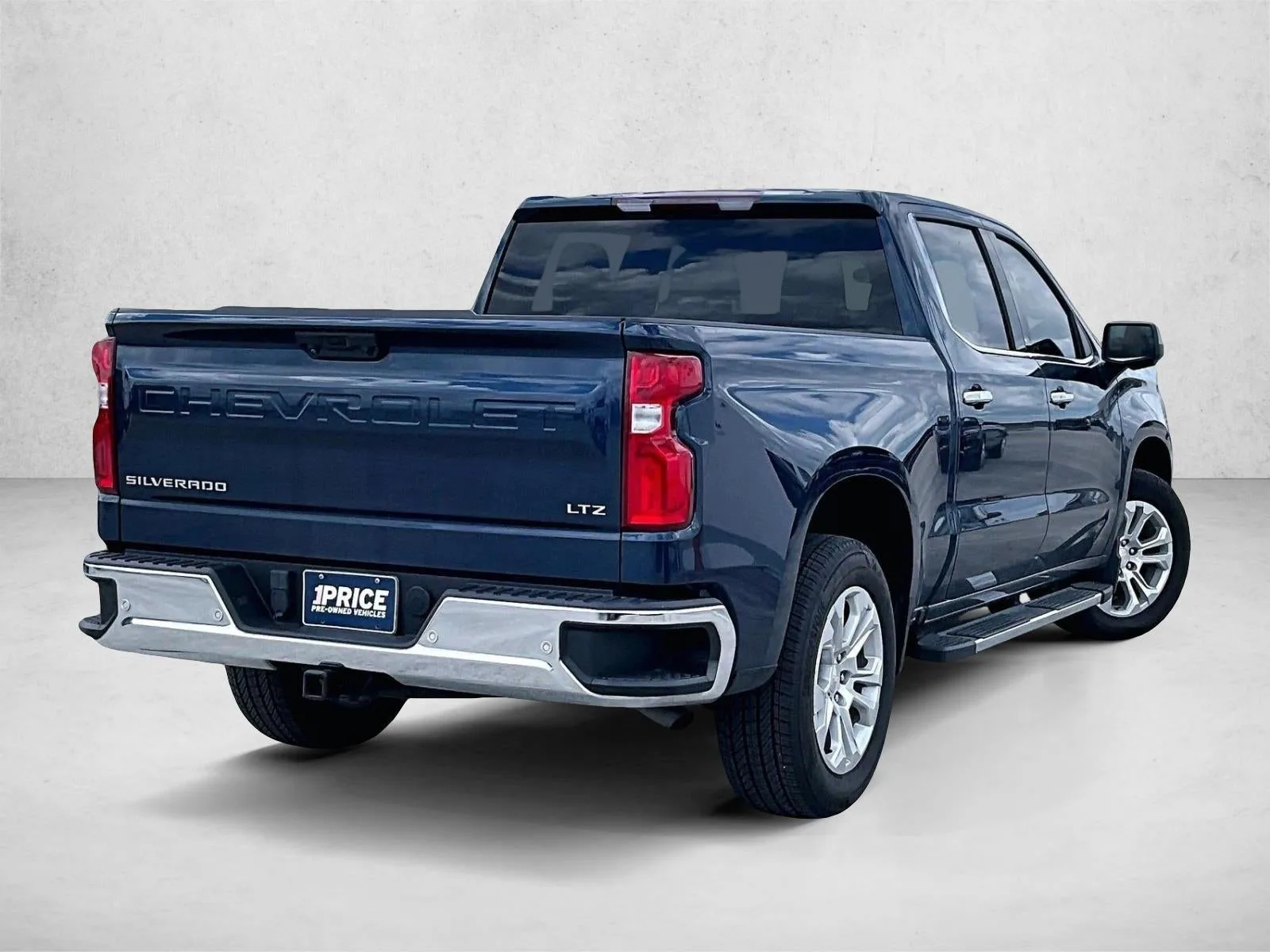 2022 Chevrolet Silverado 1500 LTZ photo 2
