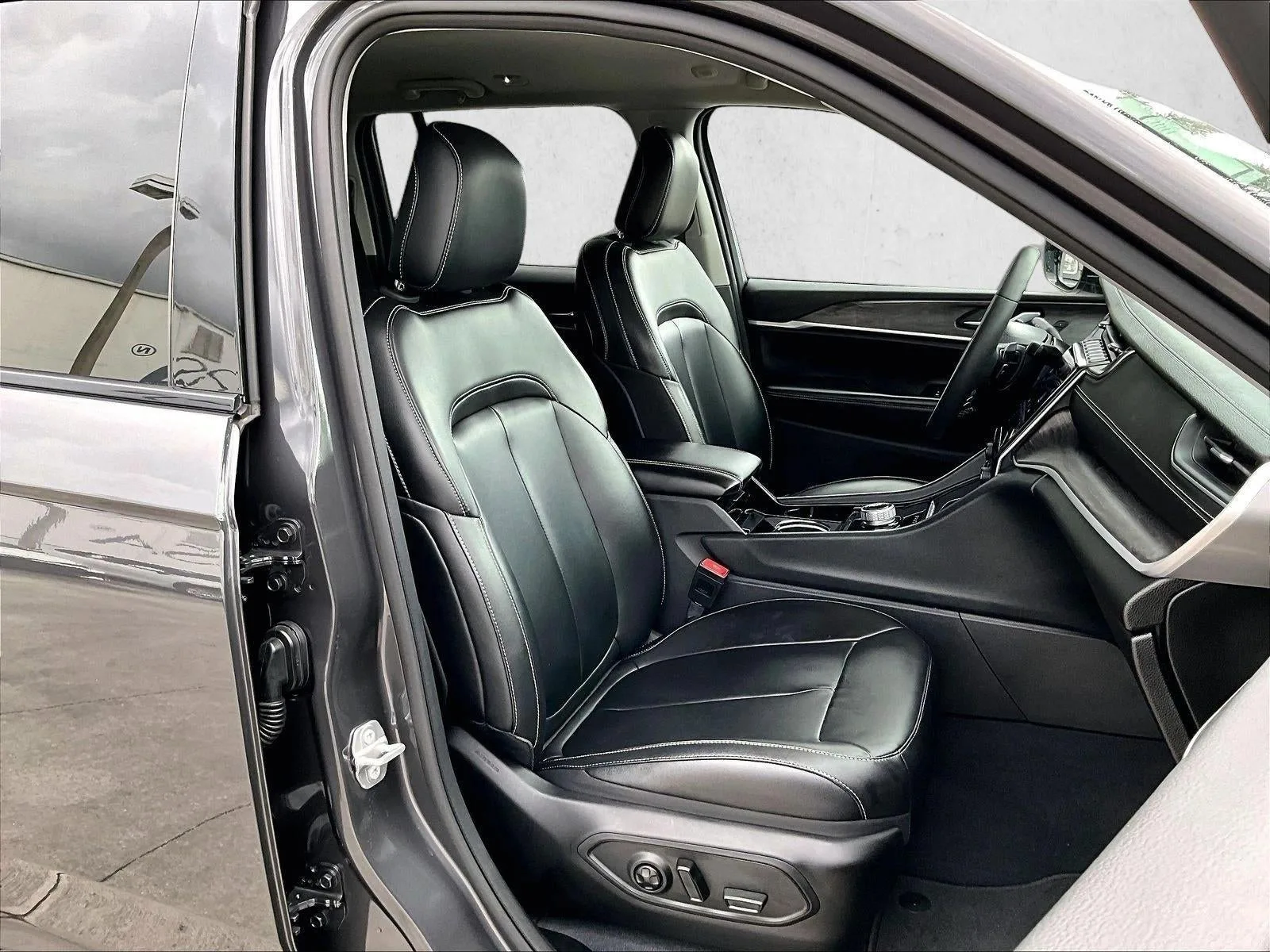 2023 Jeep Grand Cherokee Limited 4x2 photo 9