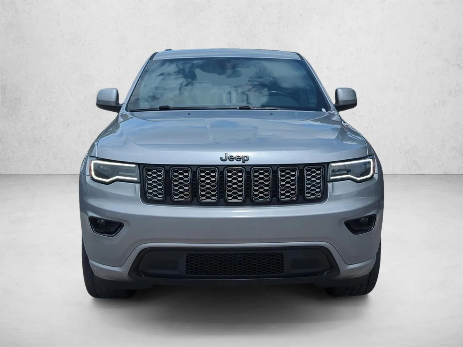 2020 Jeep Grand Cherokee Altitude 4x2 photo 2