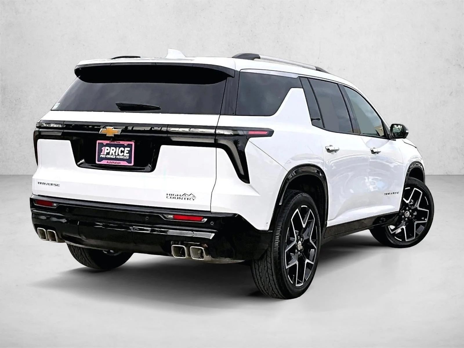 2026 Chevrolet Traverse High Country photo 2