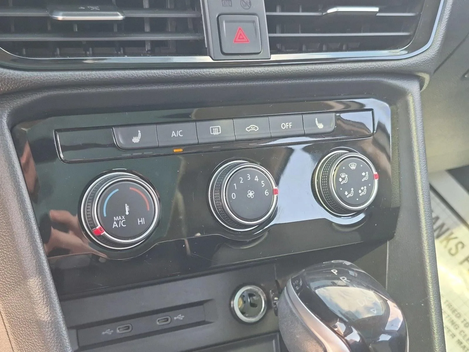 2023 Volkswagen Taos SE photo 11