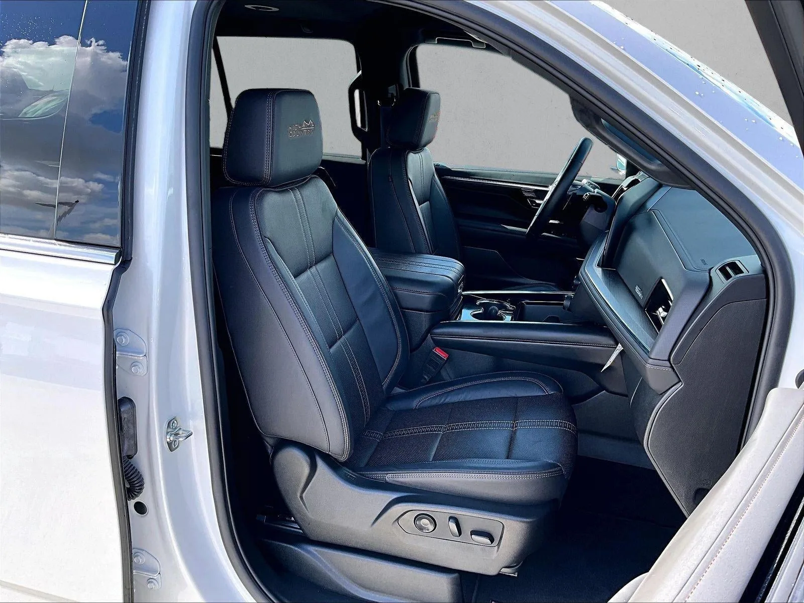 2025 Chevrolet Tahoe High Country photo 9