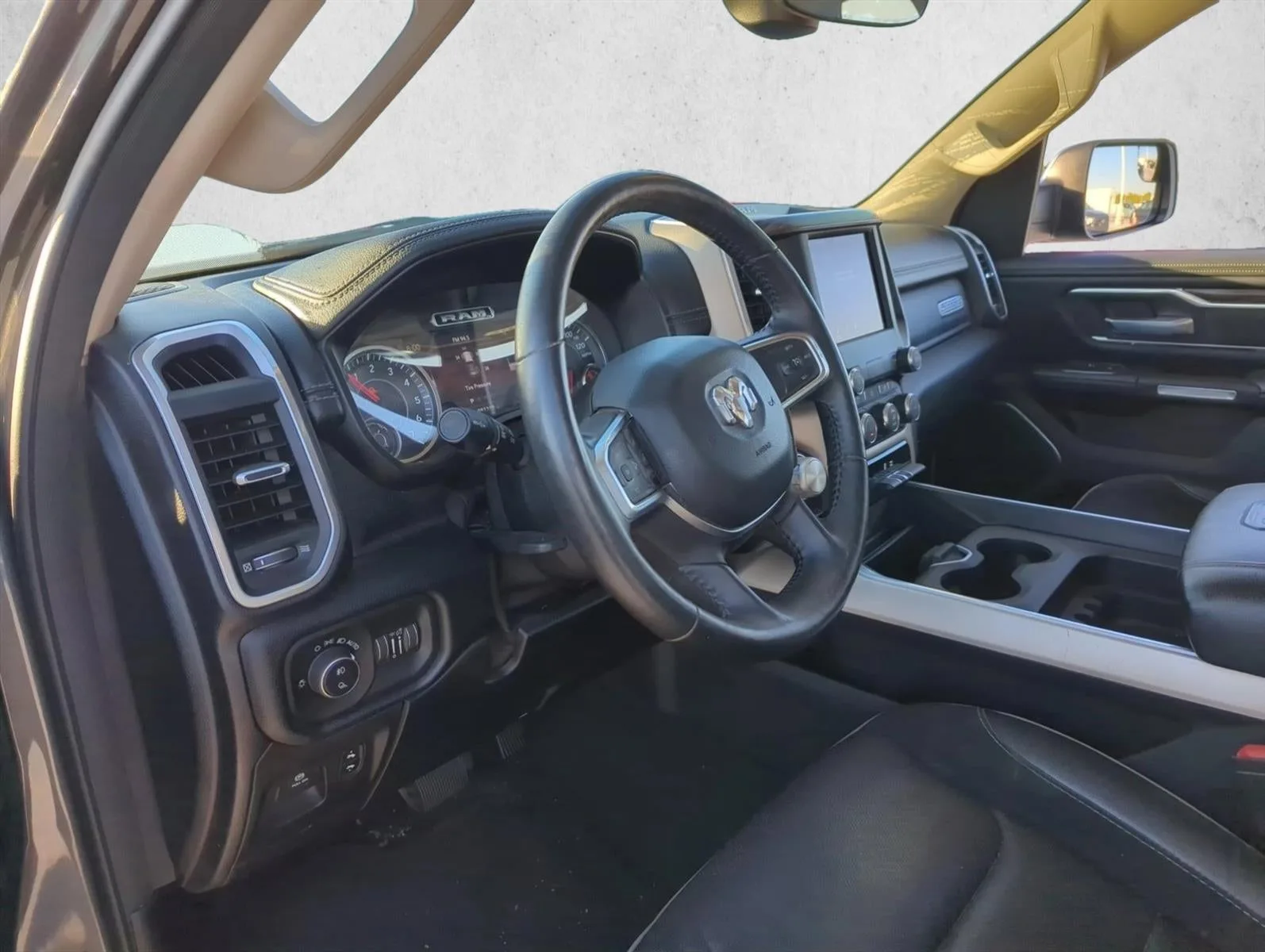 2020 RAM 1500 Laramie 4x2 Quad Cab 6'4" Box photo 11